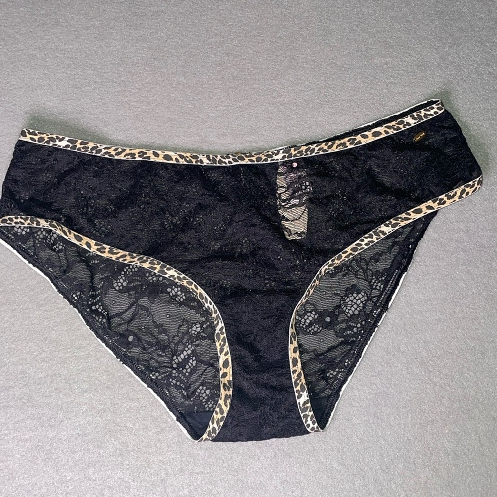 Victoria's Secret Victoria’s Secret Very Sexy Lace Panty Leopard Trim Panties Size ONE SIZE - 1 Thumbnail