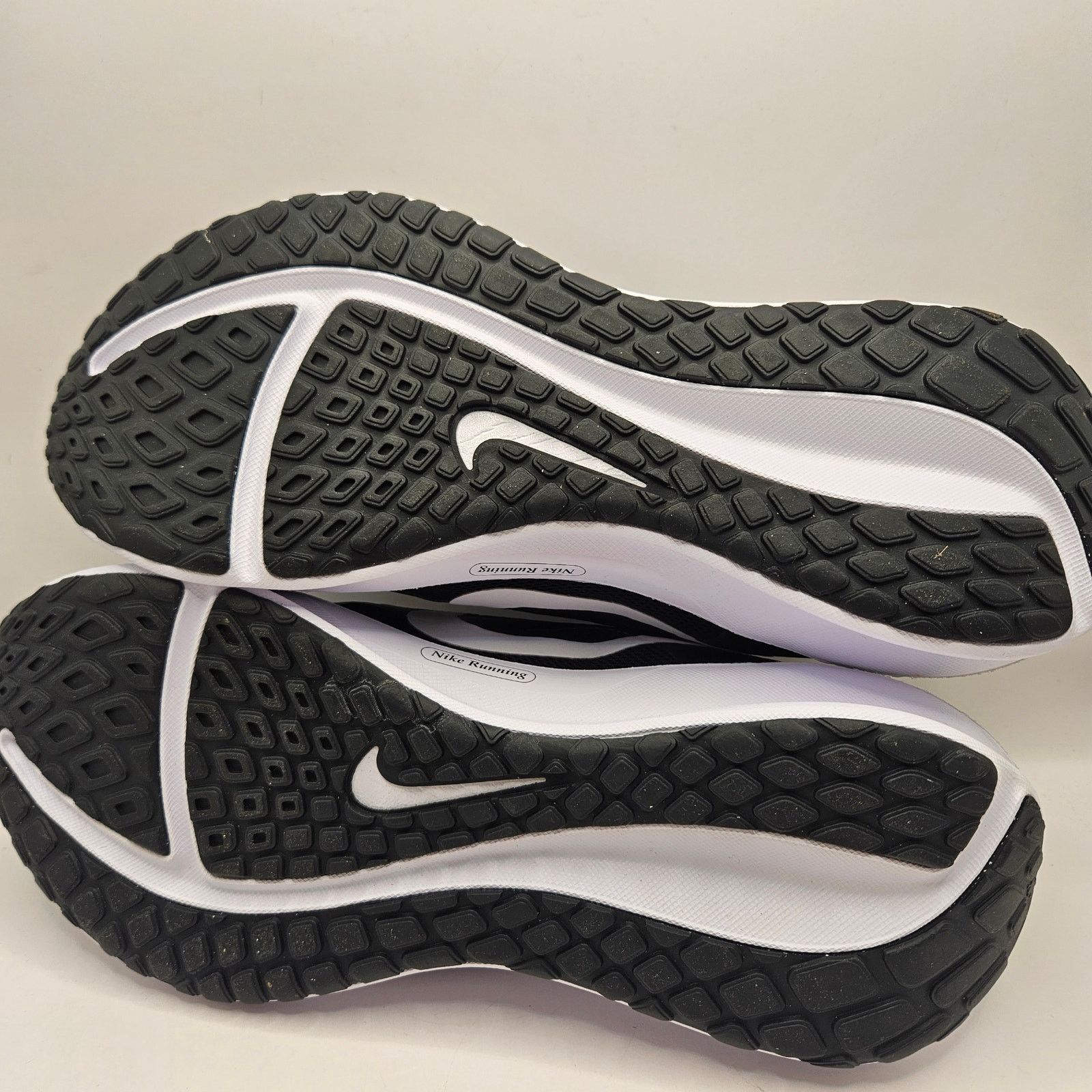 Nike NIKE MEN'S 11 DOWNSHIFTER 13 BLACK WHITE NWOB FD6454-001 Size US 11 / EU 44 - 5 Thumbnail