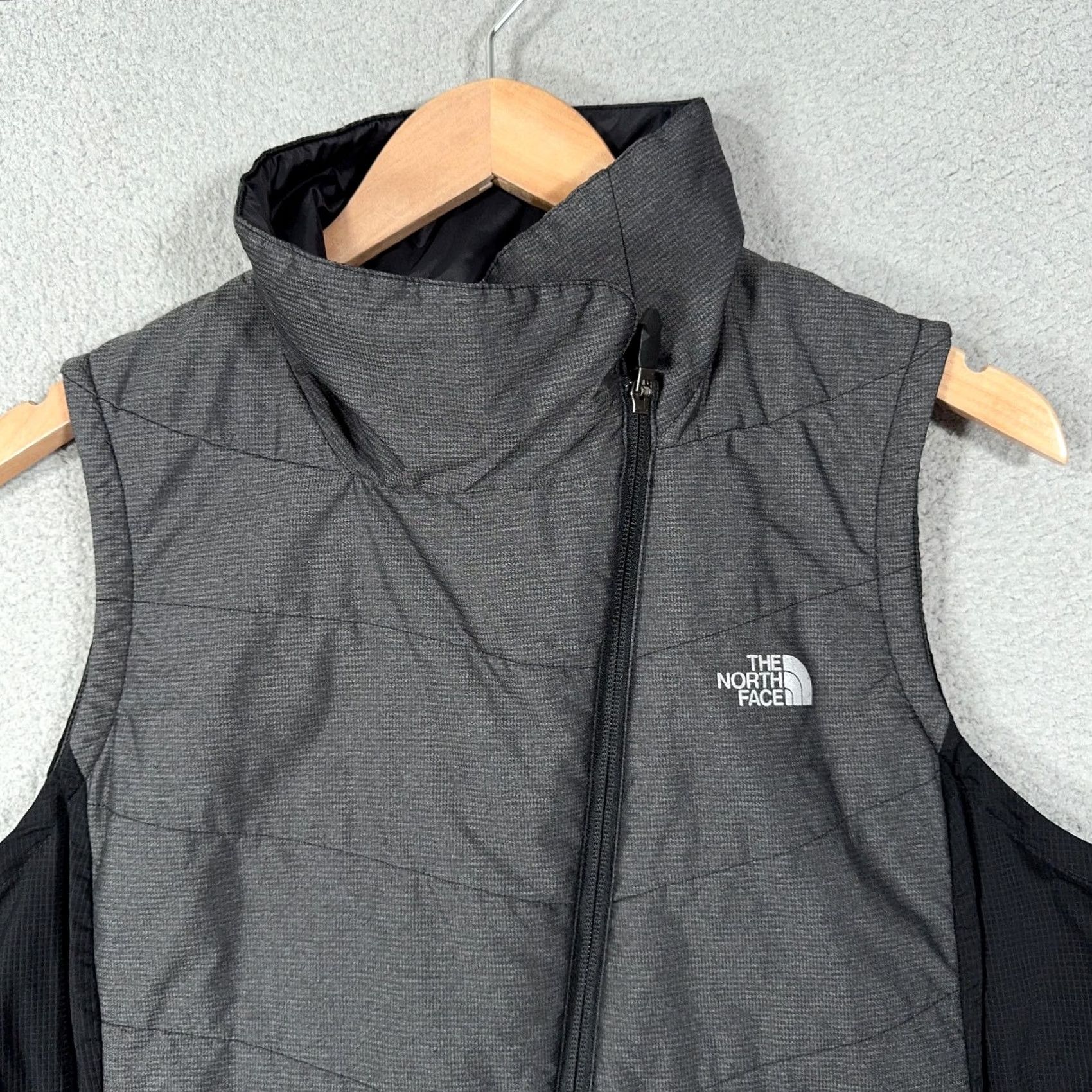 The North Face VINTAGE? No. The North Face Ventrix Womens Large Gray Black Insulated Full Zip Vest Jacket Size L / US 10 / IT 46 - 6 Thumbnail