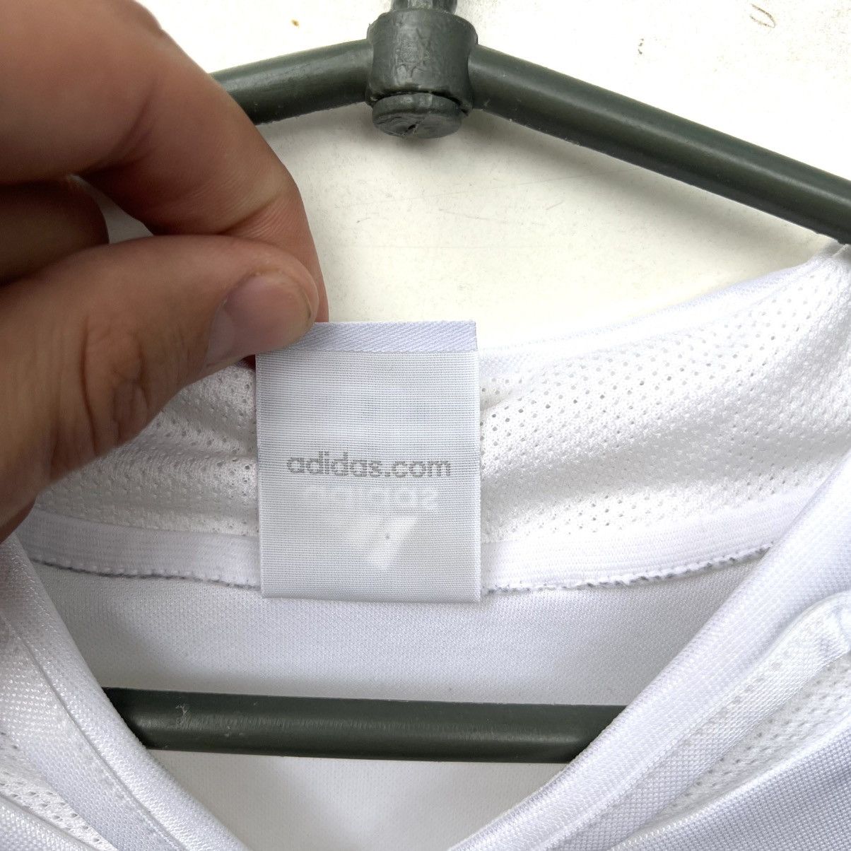 Adidas REAL MADRID ADIDAS VINTAGE LONGSLEEVE SOCCER JERSEY 2004 Size US S / EU 44-46 / 1 - 3 Thumbnail