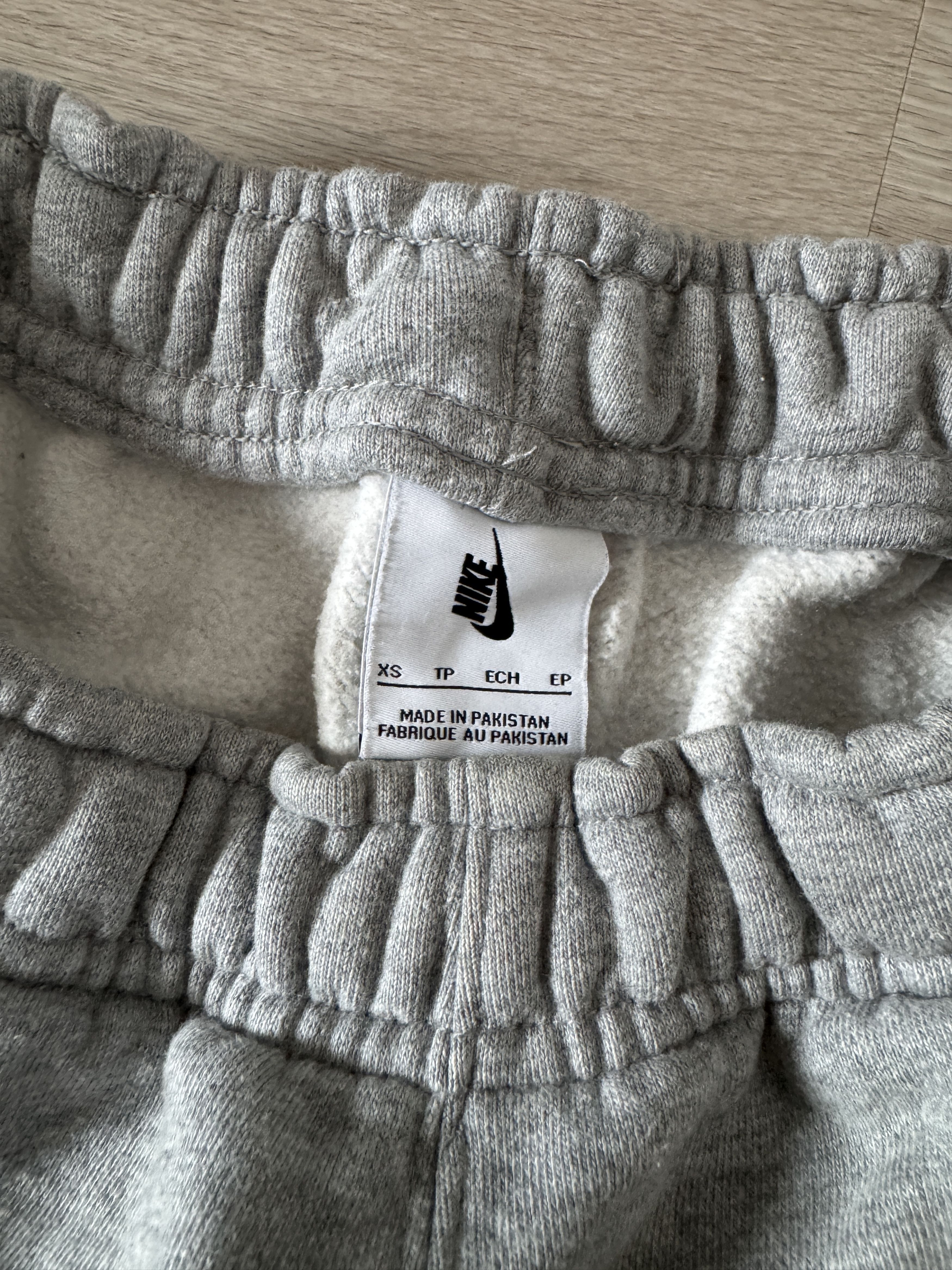 Nike Nike Solo Swoosh Fleece Shorts Size US 32 / EU 48 - 5 Thumbnail