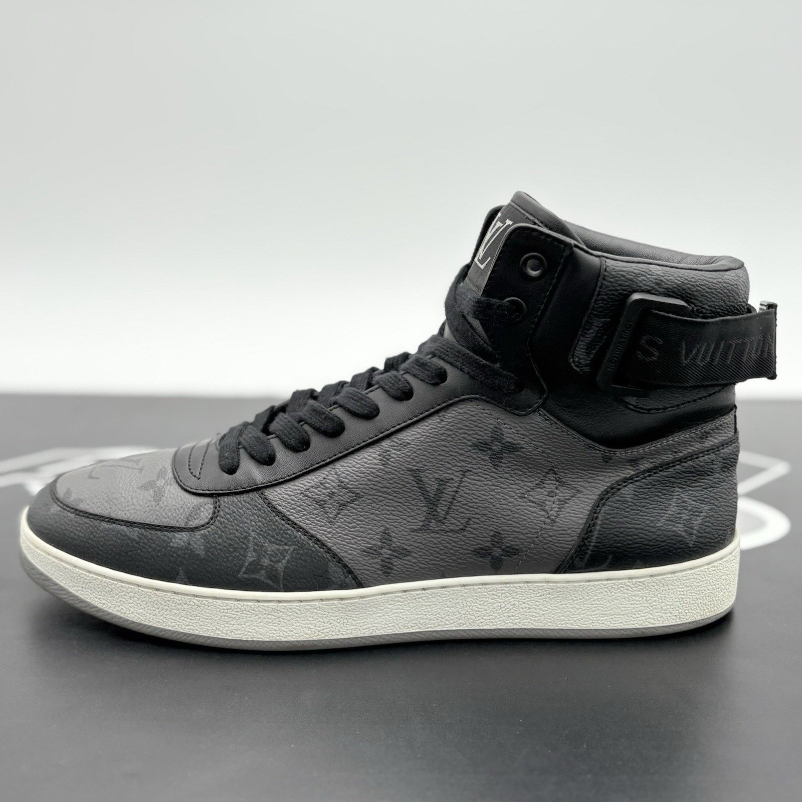 Louis Vuitton 8-8.5 US Louis Vuitton Eclipse Rivoli ' Black ' SUPER CLEAN! Size US 8 / EU 41 - 8 Thumbnail