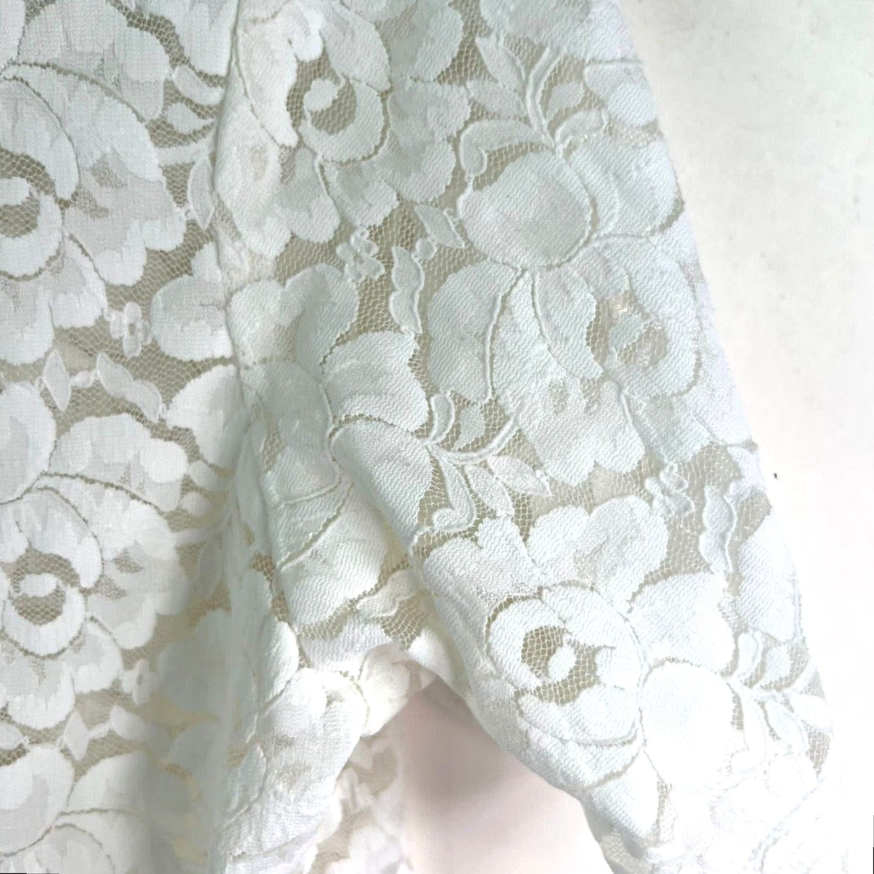 Vintage Anna Kriste White Floral Lace Top Womens L Size Bohemian Crochet Accent Short Sleeve Round Neck Blouse Size L / US 10 / IT 46 - 2 Thumbnail