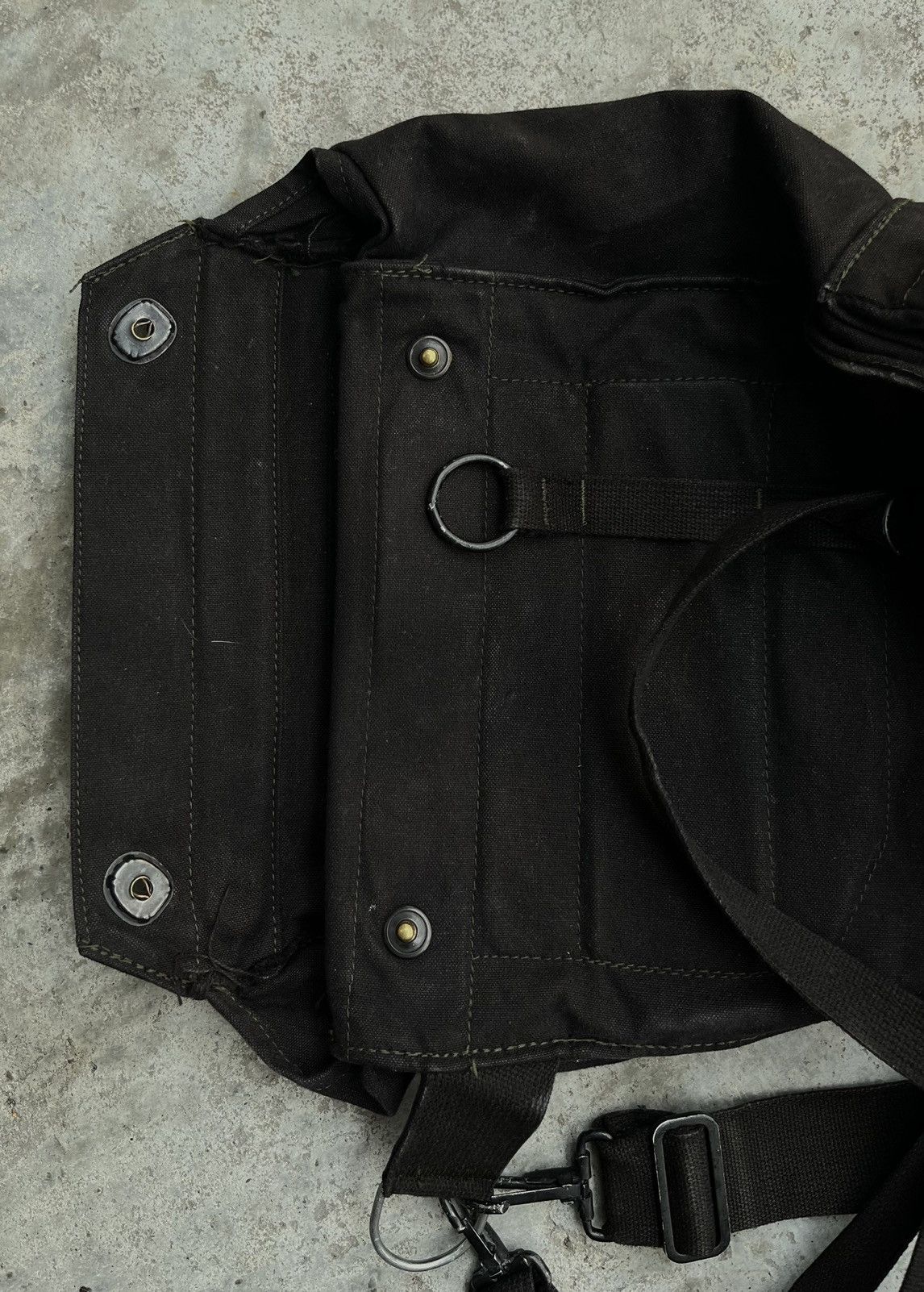 Vintage 60s overdyed gas mask carrier bag Size ONE SIZE - 7 Thumbnail