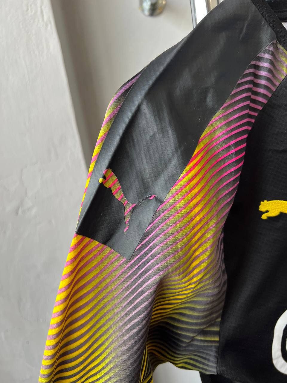 Puma 2019/20 BORUSSIA DORTMUND #1 BURKI GK SOCCER JERSEY SHIRT M Size US M / EU 48-50 / 2 - 8 Thumbnail