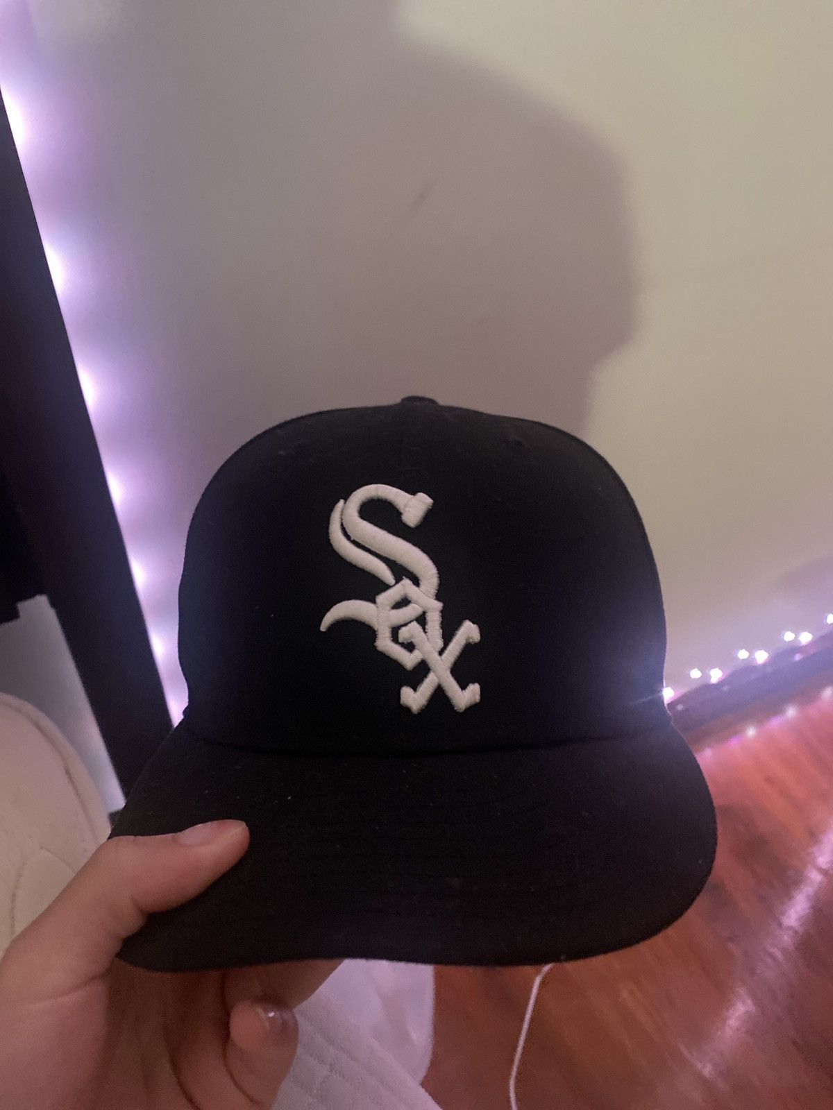 Other Black Red sox baseball cap Size 26 - 1 Thumbnail