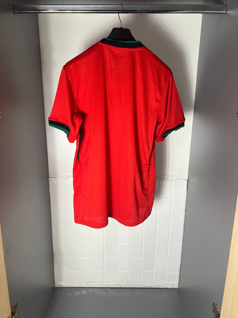Vintage VERY RARE NIKE PORTUGAL SOCCER JERSEY RONALDO RETRO Y2K 90s Size US L / EU 52-54 / 3 - 8 Thumbnail