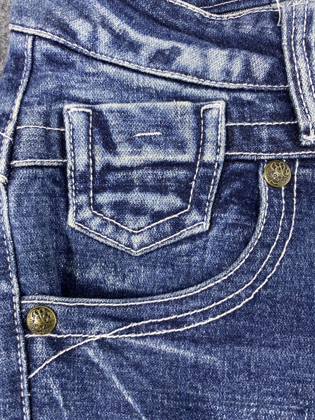 Japanese Brand × Jean Skull Button Sky Bomber Blue Wash Flare Jeans - J1061 Size 27" / US 4 / IT 40 - 9 Thumbnail