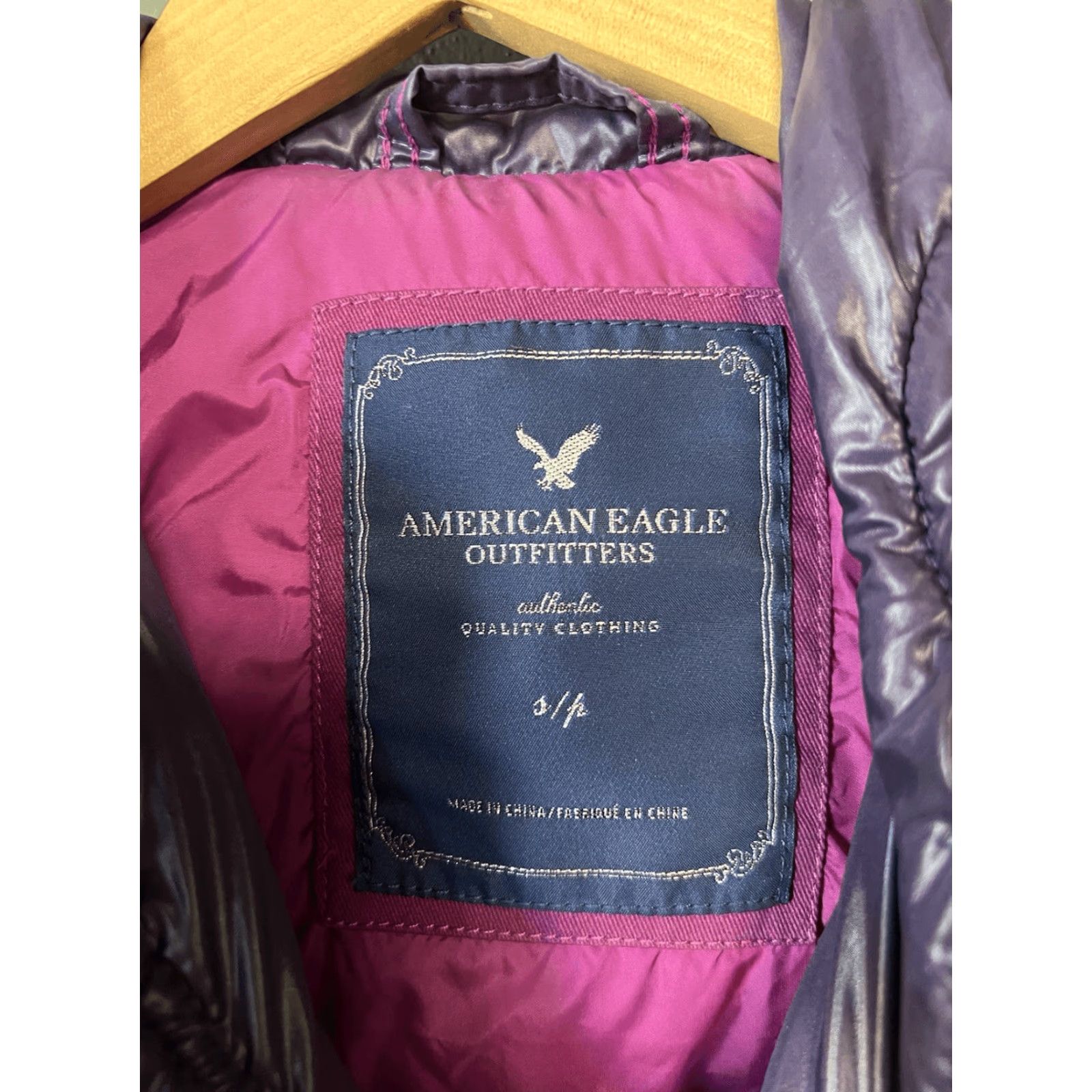 American Eagle Outfitters Y2K American Eagle Womens Purple Puffer Jacket Full Zip Quilted Size S Size S / US 4 / IT 40 - 3 Thumbnail