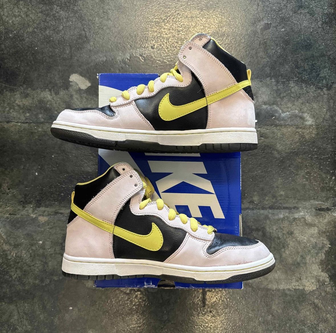 Nike Dunk High SB Miss Piggy Size US 9.5 / EU 42-43 - 2 Thumbnail