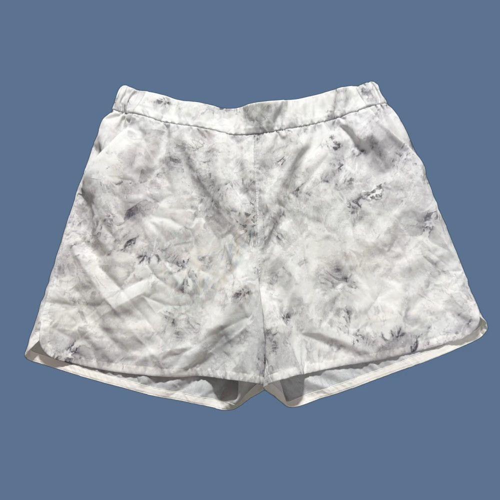Lululemon Lululemon Flat Front Relaxed Short 4" Aquila Rhino Grey 12 Women Activewear Casual Shorts Size 34" / US 12 / IT 48 - 1 Thumbnail