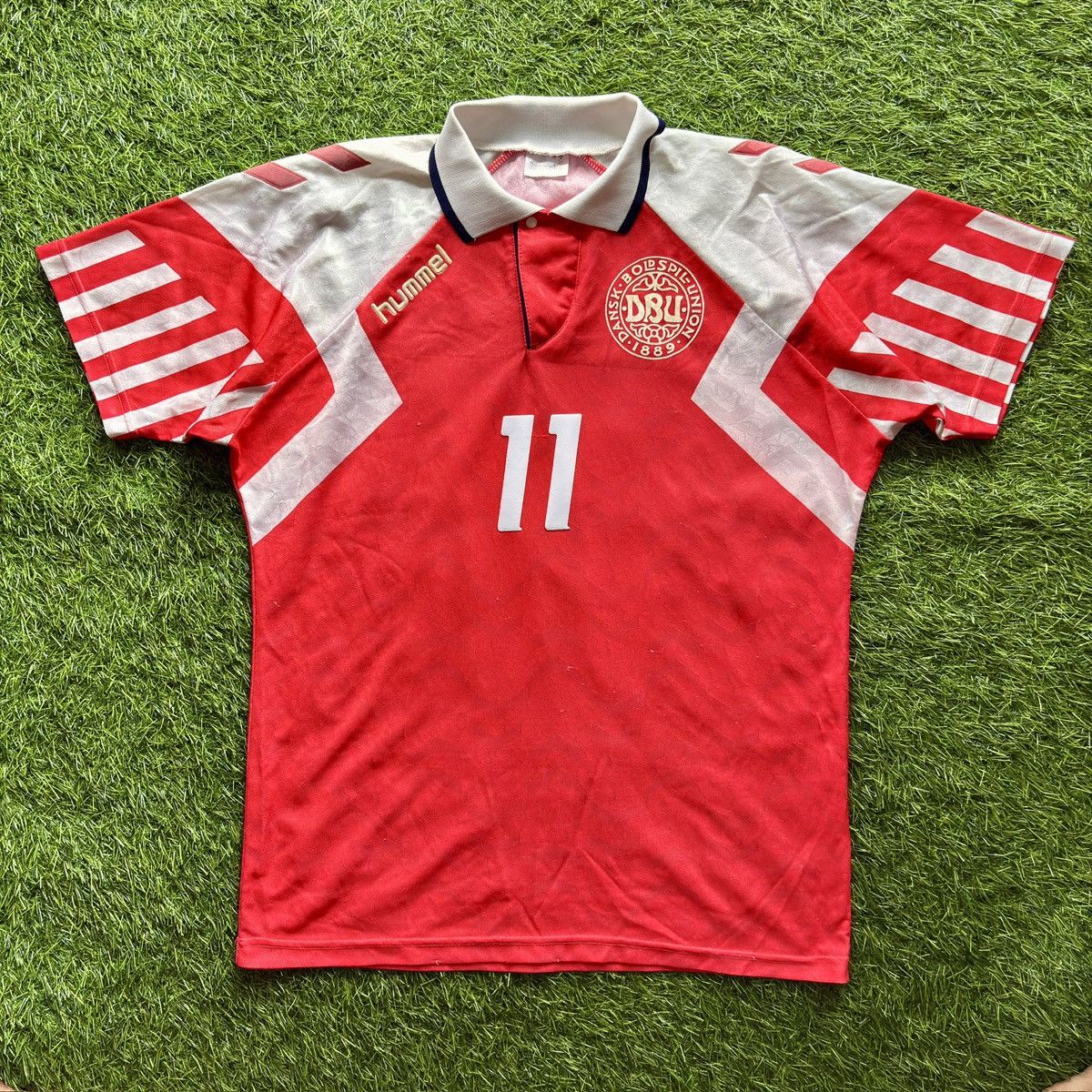 Hummel Denmark Home 1992 Euro Winner Laudrup #11 Soccer Jersey Size US M / EU 48-50 / 2 - 1 Thumbnail