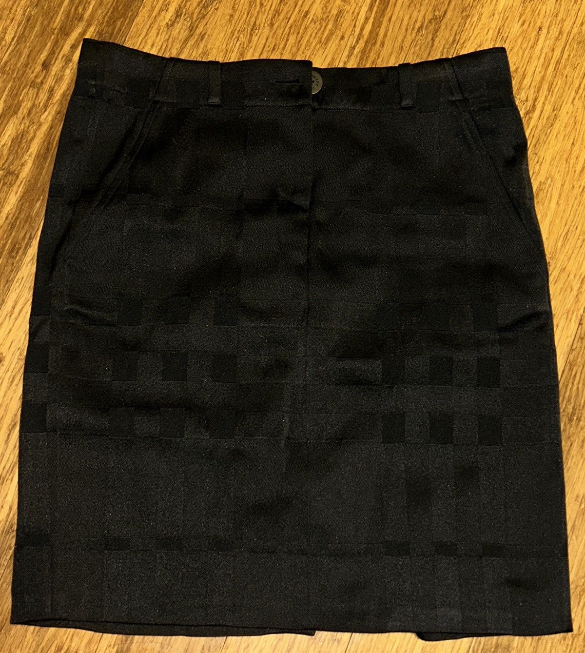 Burberry Burberry Black Shadow Check Plaid Skirt size US 4 Size 27" / US 4 / IT 40 - 1 Thumbnail