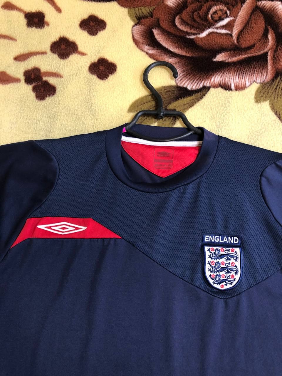 Umbro ENGLAND TRAINING SHIRT FOOTBALL SOCCER JERSEY UMBRO MENS Size US L / EU 52-54 / 3 - 9 Thumbnail
