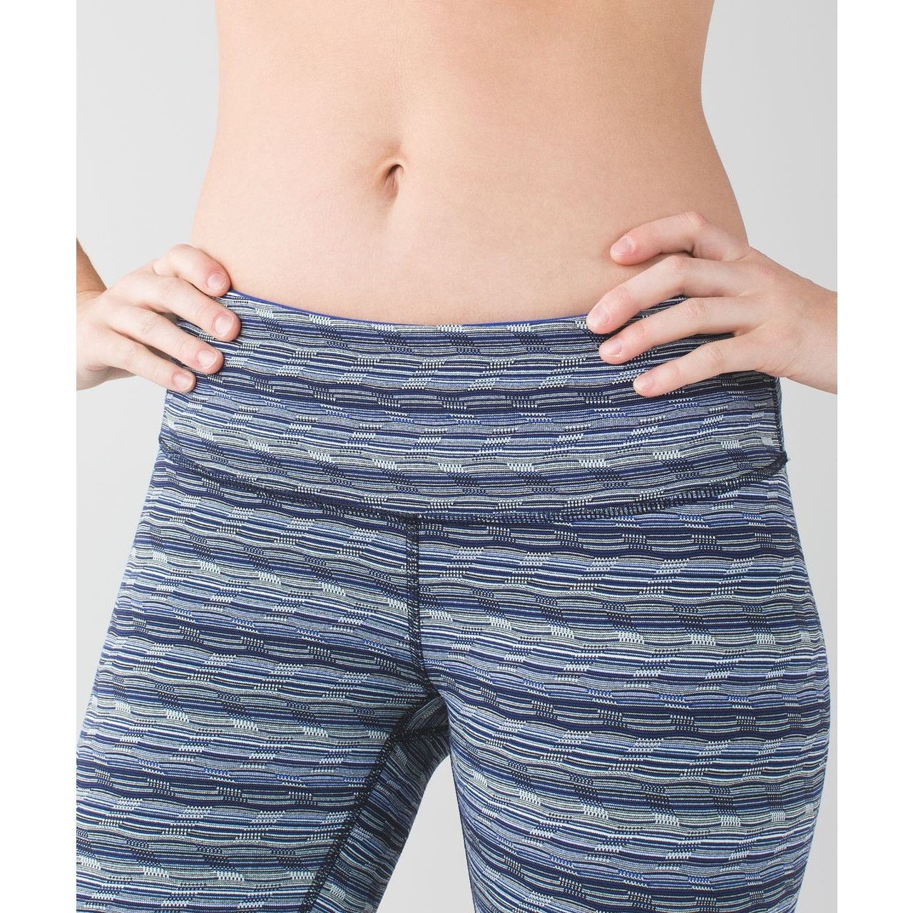 Lululemon LULULEMON Wunder Under Crop III Blue Striped Pants Size 4 Size 27" / US 4 / IT 40 - 2 Thumbnail