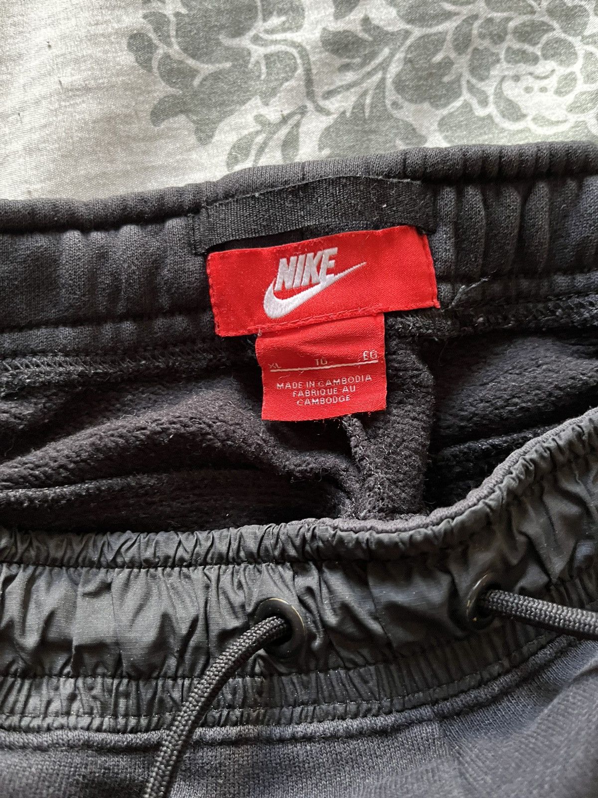 Nike Nike sportswear sweatpants open bottom size large Size US 36 / EU 52 - 2 Thumbnail
