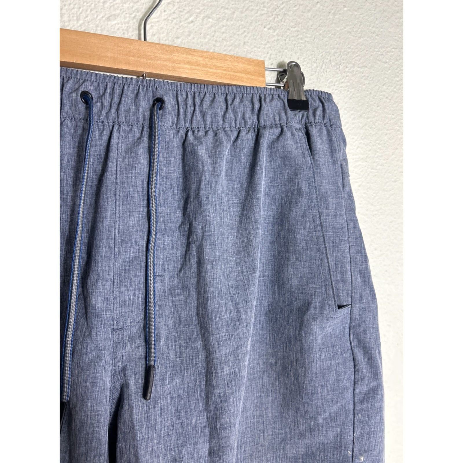 Eddie Bauer Eddie Bauer Men's UPF 50 Quick Dry Woven Tech Short Sz L Blue Gray Casual Travel Workwear Slip-on Drawstring 7 Inseam Size US 33 - 4 Thumbnail