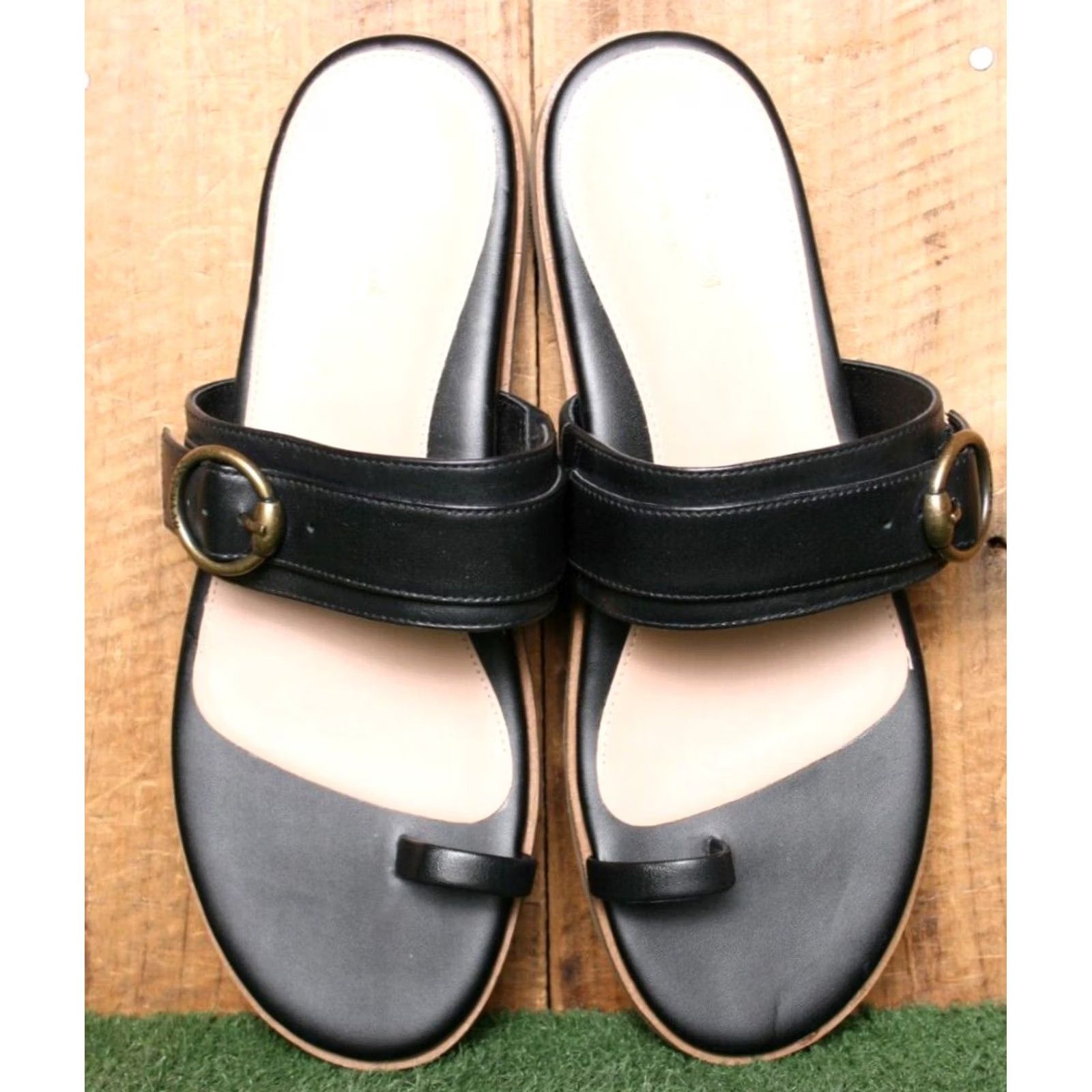 Cole Haan VINTAGE? COLE HAAN Abbie Black Leather Toe Loop Slide Flat Sandals Sz. 9.5 B Womens Slide Leather Black 9.5 Cole Haan Abbie Size US 10 / IT 40 - 4 Thumbnail