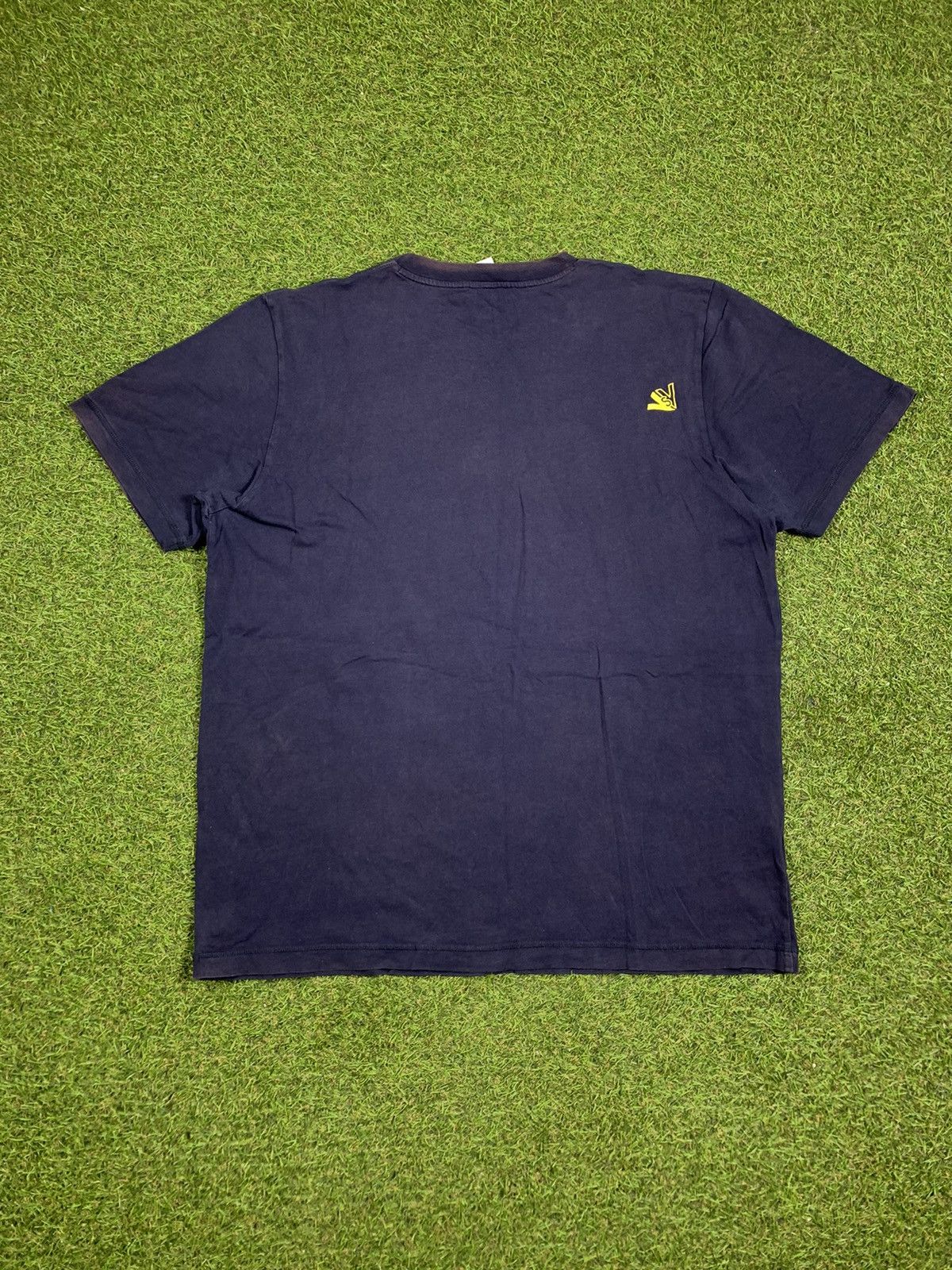 Umbro Vintage Y2K Umbro tee big logo streetwear style size XL Size US XL / EU 56 / 4 - 3 Thumbnail