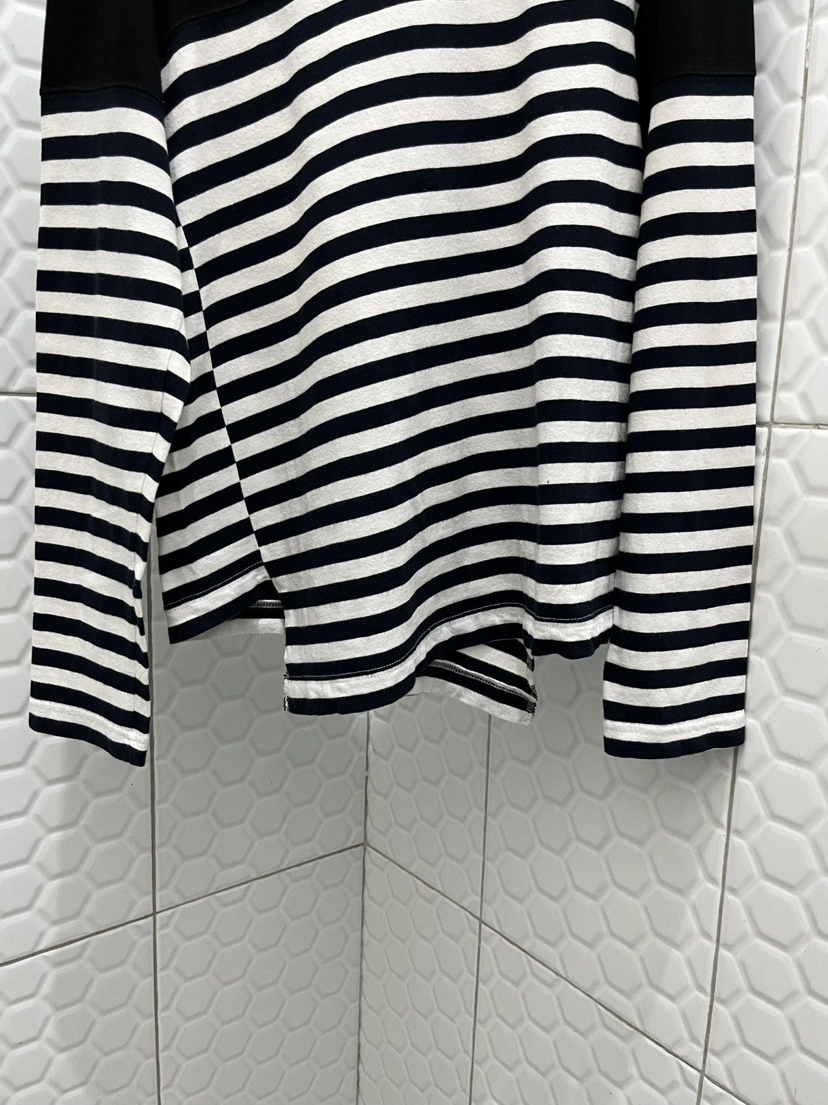 10 Corso Como × Comme des Garcons Comme Des Garcons Asymmetrical Striped Longsleeve Size US S / EU 44-46 / 1 - 4 Thumbnail