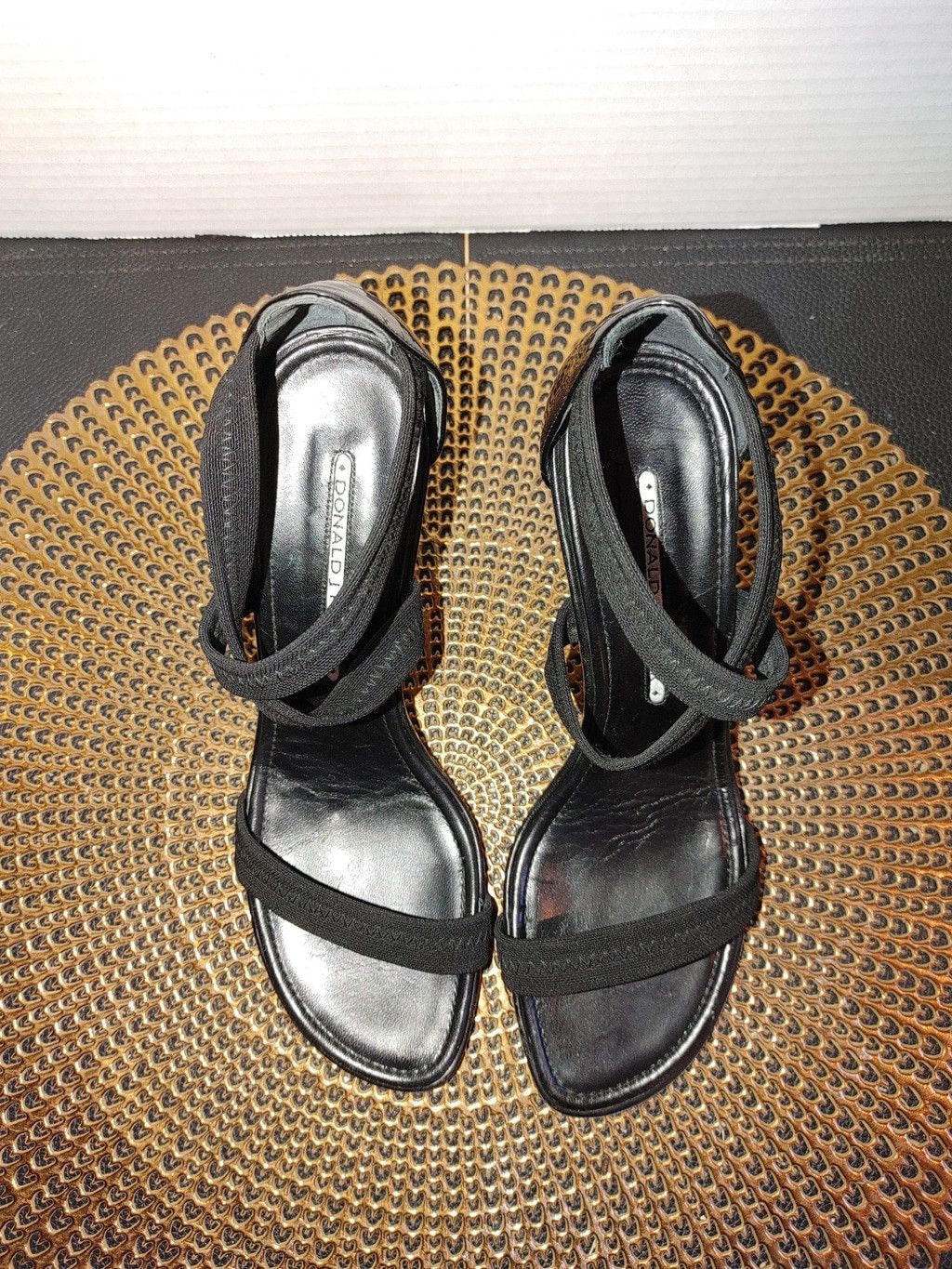 Donald Pliner Donald J Pliner Heels Size 6.5M Size US 6.5 / IT 36.5 - 3 Thumbnail