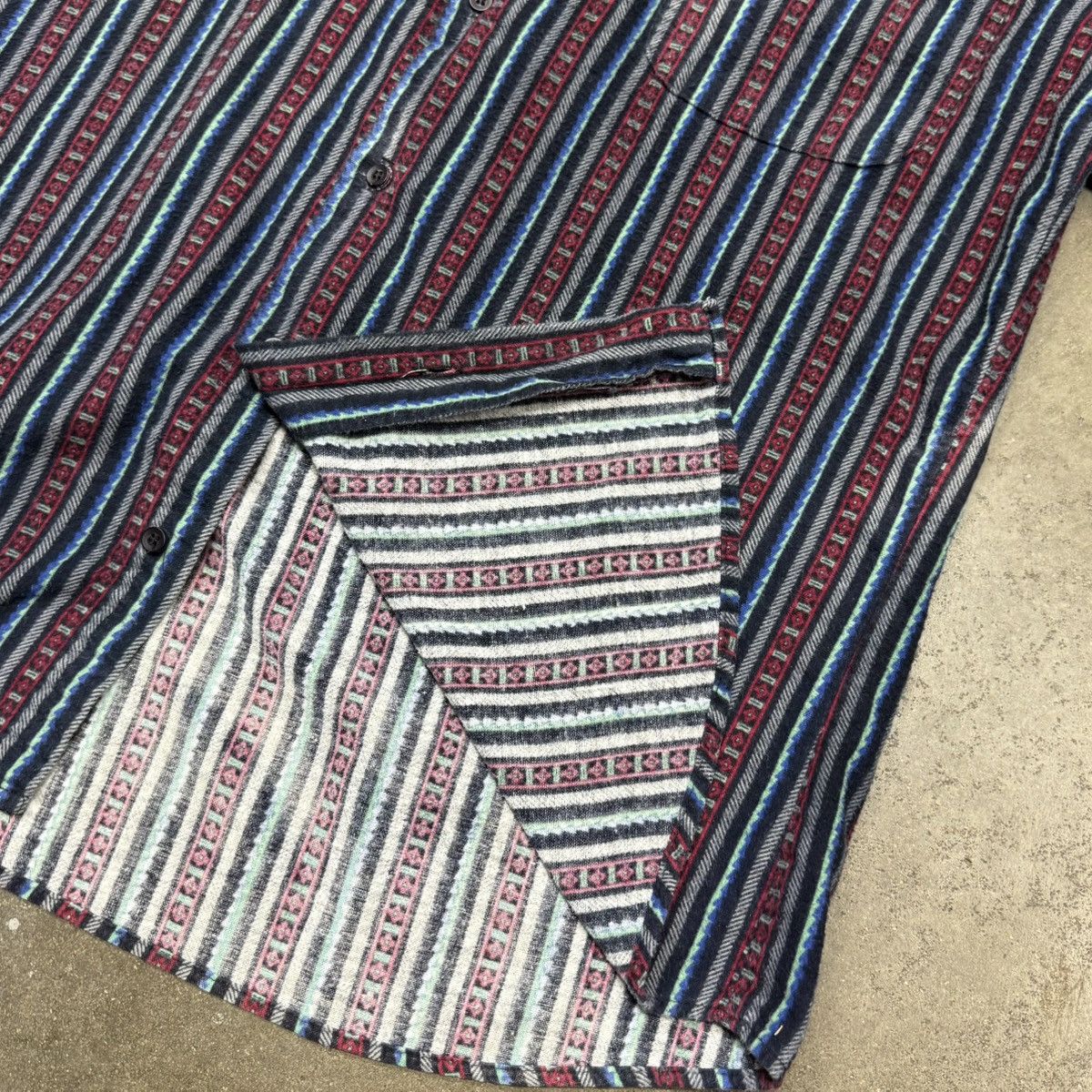 Vintage Vintage Ash Creek Trading Distressed Striped Heavy Flannel Size US L / EU 52-54 / 3 - 5 Thumbnail
