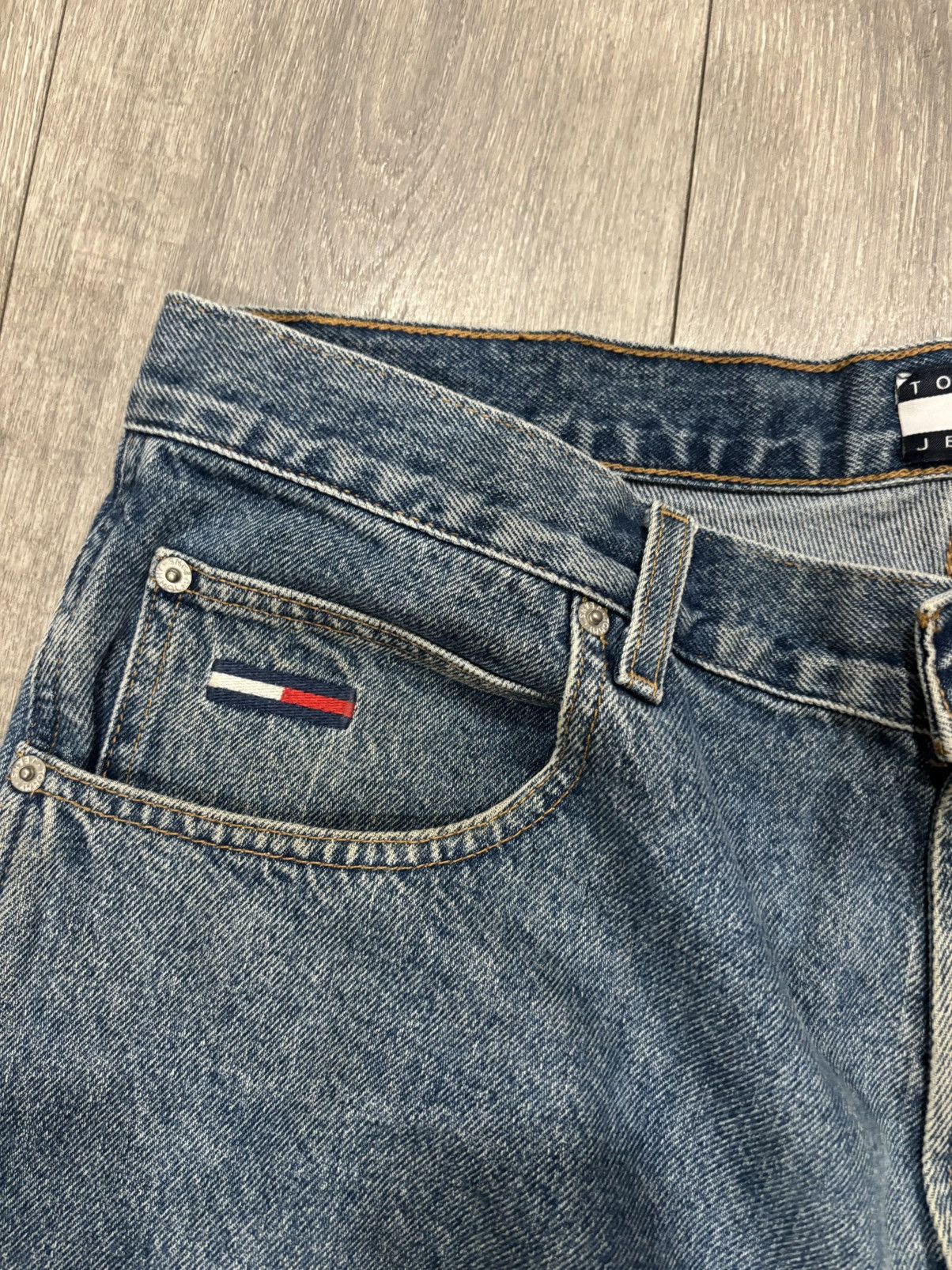 Tommy Hilfiger Vintage Tommy Hilfiger Jean Shorts Men’s Size 34 Y2K Size US 34 / EU 50 - 2 Thumbnail