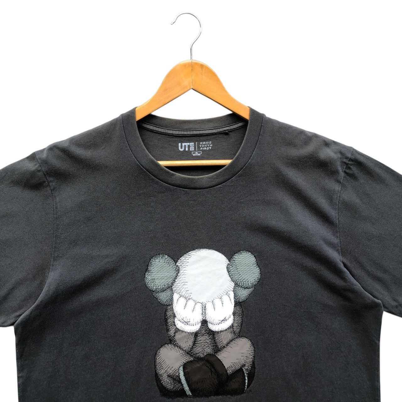 Kaws Japanese KAWS x UNIQLO tee Size US XL / EU 56 / 4 - 2 Thumbnail