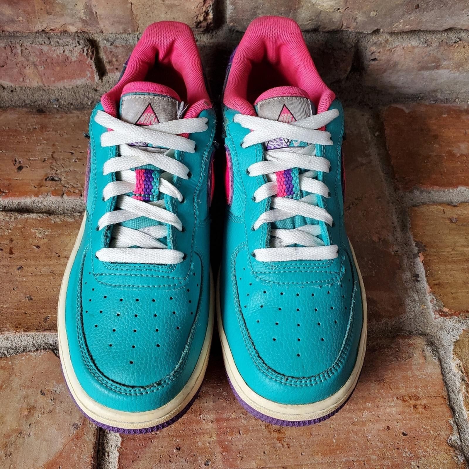 Nike Nike Teal and Pink Athletic Shoes Size US 6.5 / IT 36.5 - 9 Thumbnail