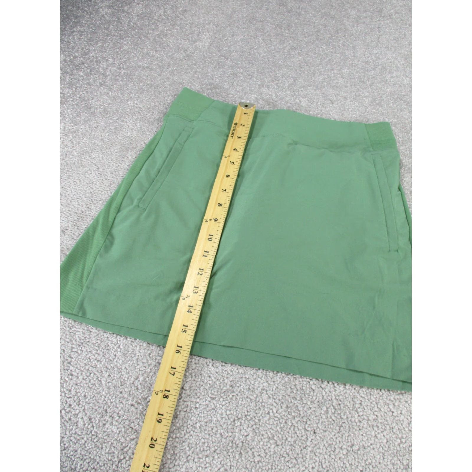 Athleta Athleta Skort Womens 4 Green 16" Solid Polyester Spandex Size 27" / US 4 / IT 40 - 6 Thumbnail