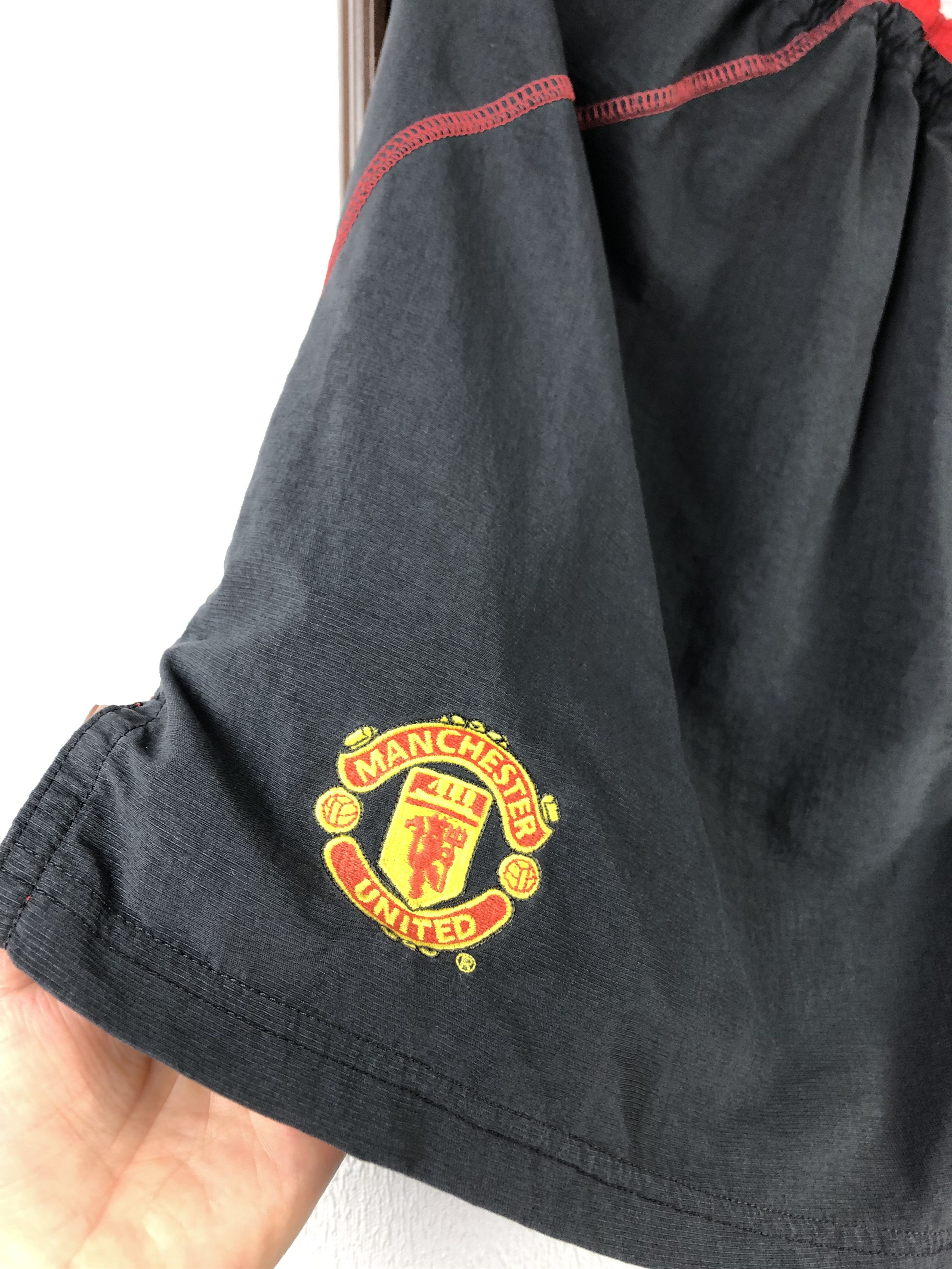 Umbro Vintage Umbro Manchester United Football Shorts Soccer Black Size US 32 / EU 48 - 4 Thumbnail