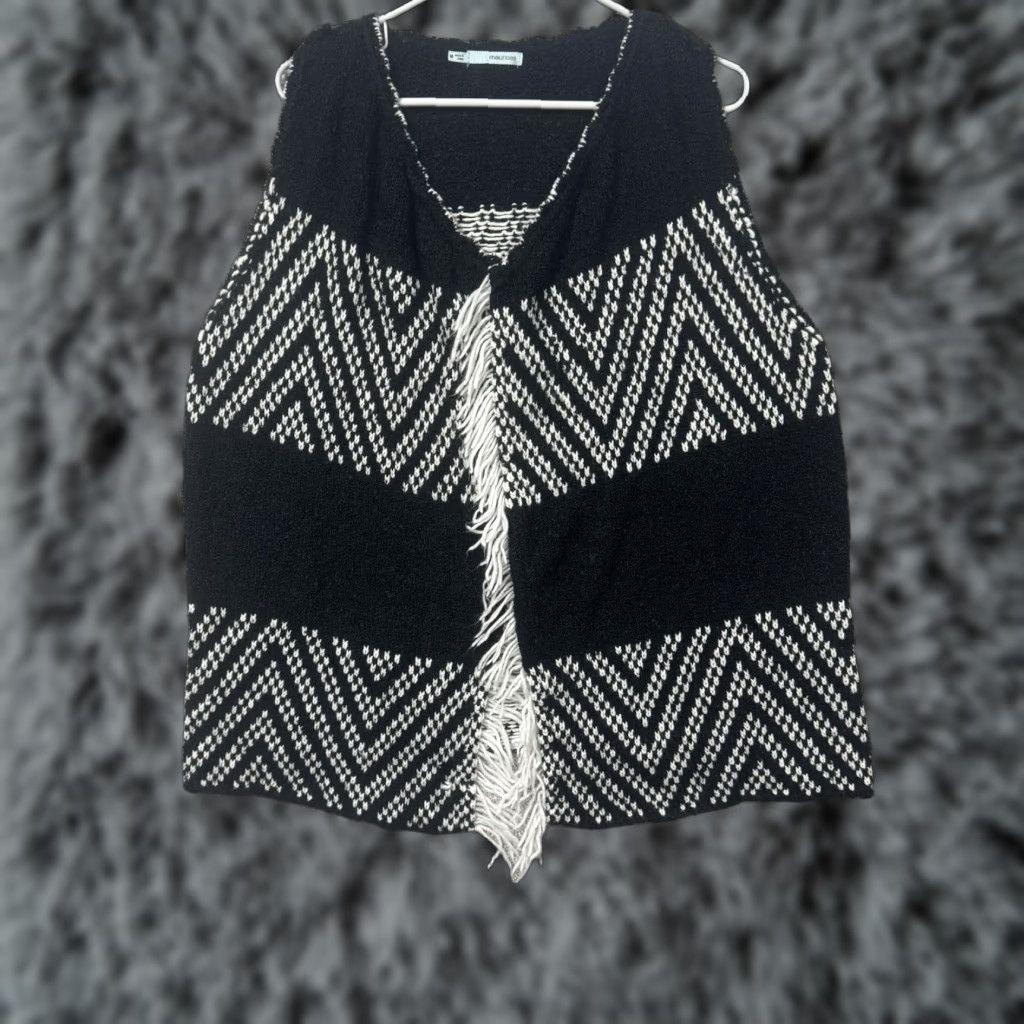 Vintage Maurices Sweater Vest M Chevron Fringe Retro 70s Boho Hippie Festival Cowgirl/Vest/Bohemian Womens M Black Knit Sleeveless V-Neck Fringe Open Size M / US 6-8 / IT 42-44 - 1 Thumbnail