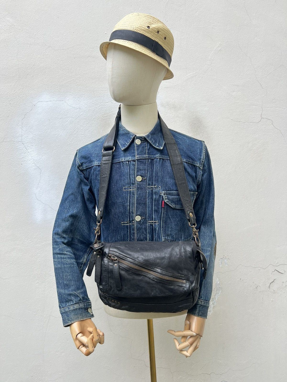 Creed × Japanese Brand Creed Japan Black Patina Leather Sling Bag Size ONE SIZE - 4 Thumbnail
