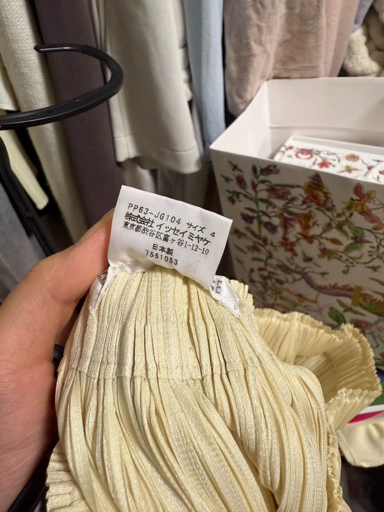 Issey Miyake issey miyake size:4 A light yellow pleated skirt Size 42" / US 20 - 6 Thumbnail