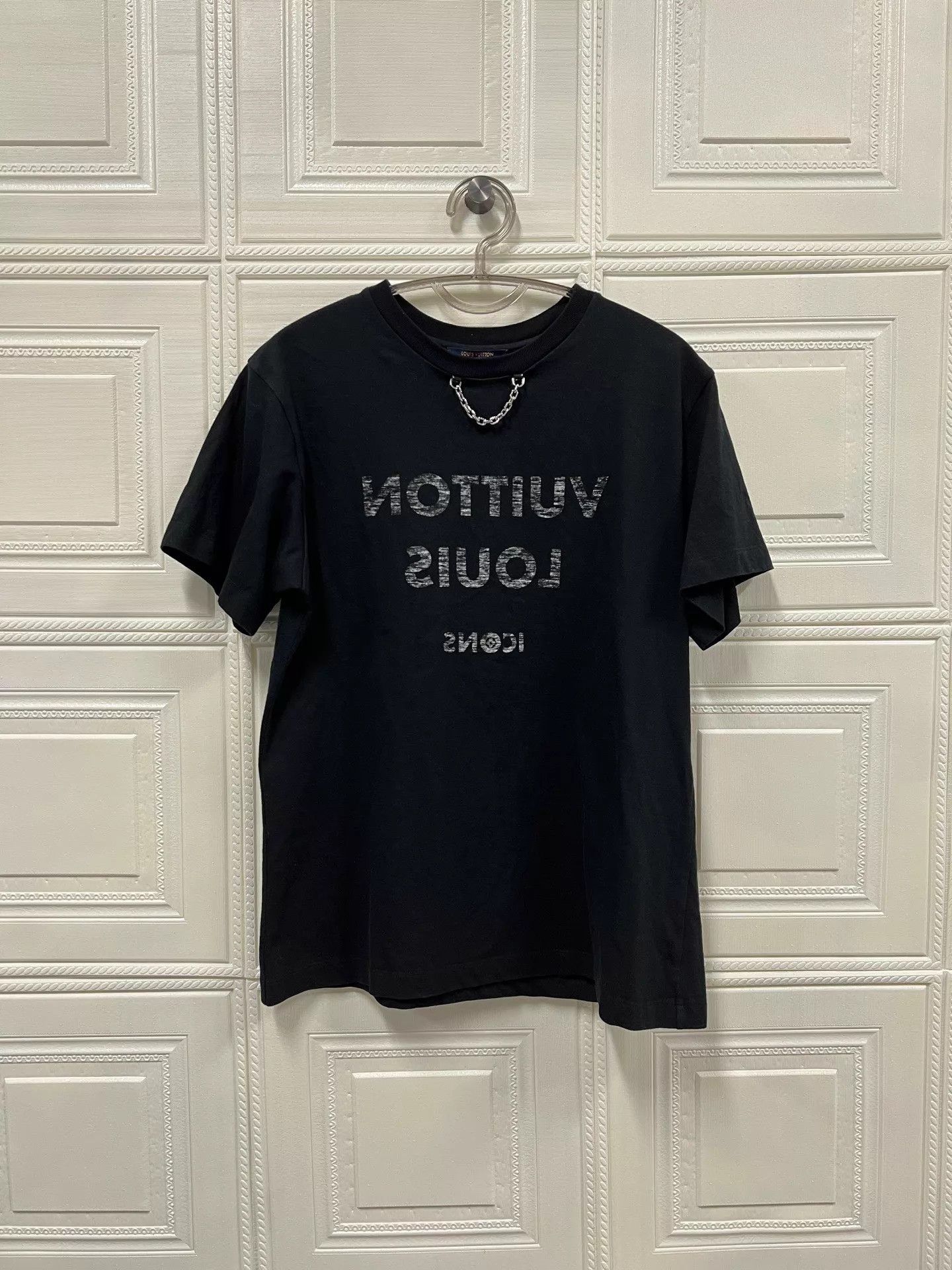 Louis Vuitton Lv Chain Letter Print Short Sleeve Tee L Size L / US 10 / IT 46 - 1 Thumbnail
