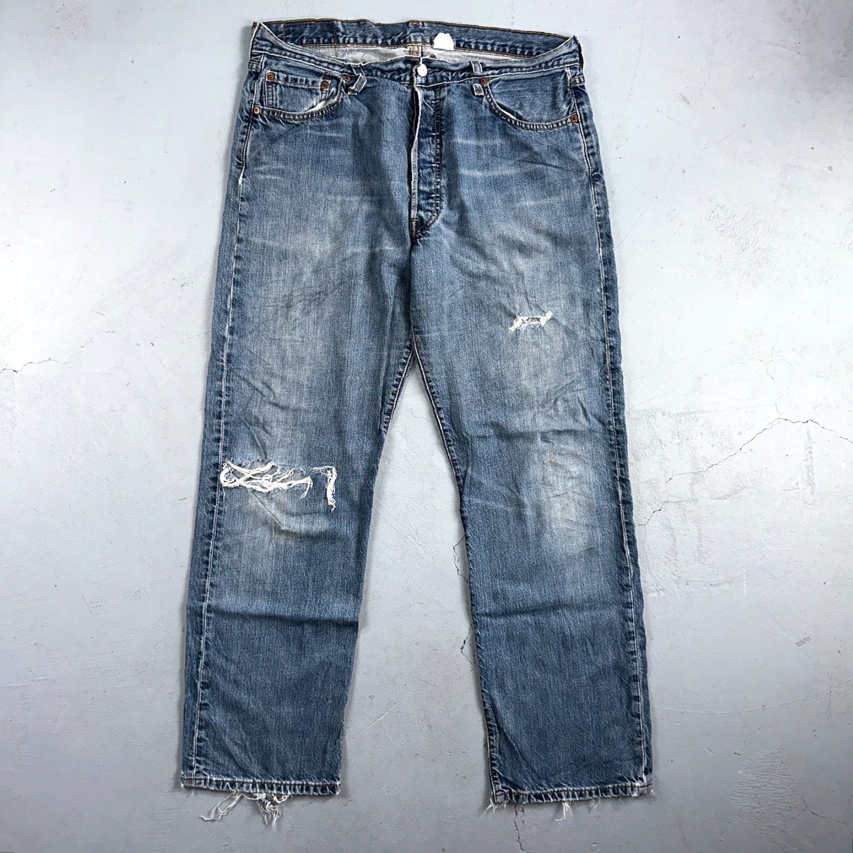 Levi's VINTAGE Levi's 501 Jeans Straight Denim Blue Light Wash 36x32 90s XX Regular Mens Size US 36 / EU 52 - 2 Thumbnail