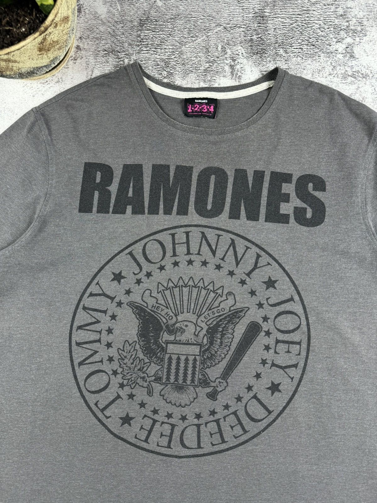 Band Tees Ramones Rock Punk Retro USA Big Logo Grey Men XXL T Shirt Tee Size US XXL / EU 58 / 5 - 5 Thumbnail
