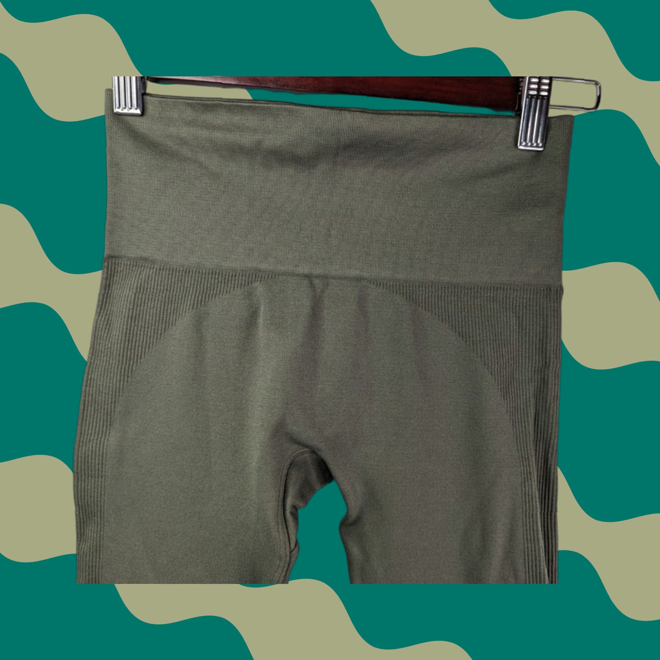 Vintage VINTAGE Set Active Sculptflex Leggings in Willow Green Women’s XS/S Leggings Womens XS/S Green Sculptflex Activewear Size 26" / US 2 / IT 38 - 1 Thumbnail