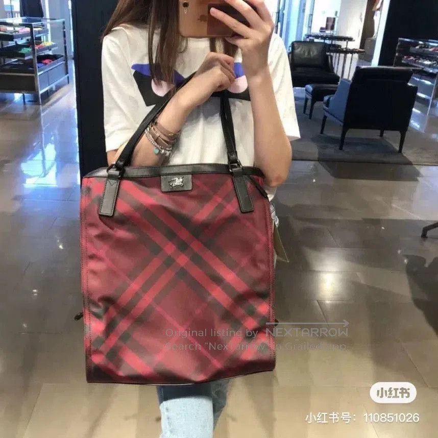 Burberry Burberry Classic Check Tote Bag. Size ONE SIZE - 4 Thumbnail