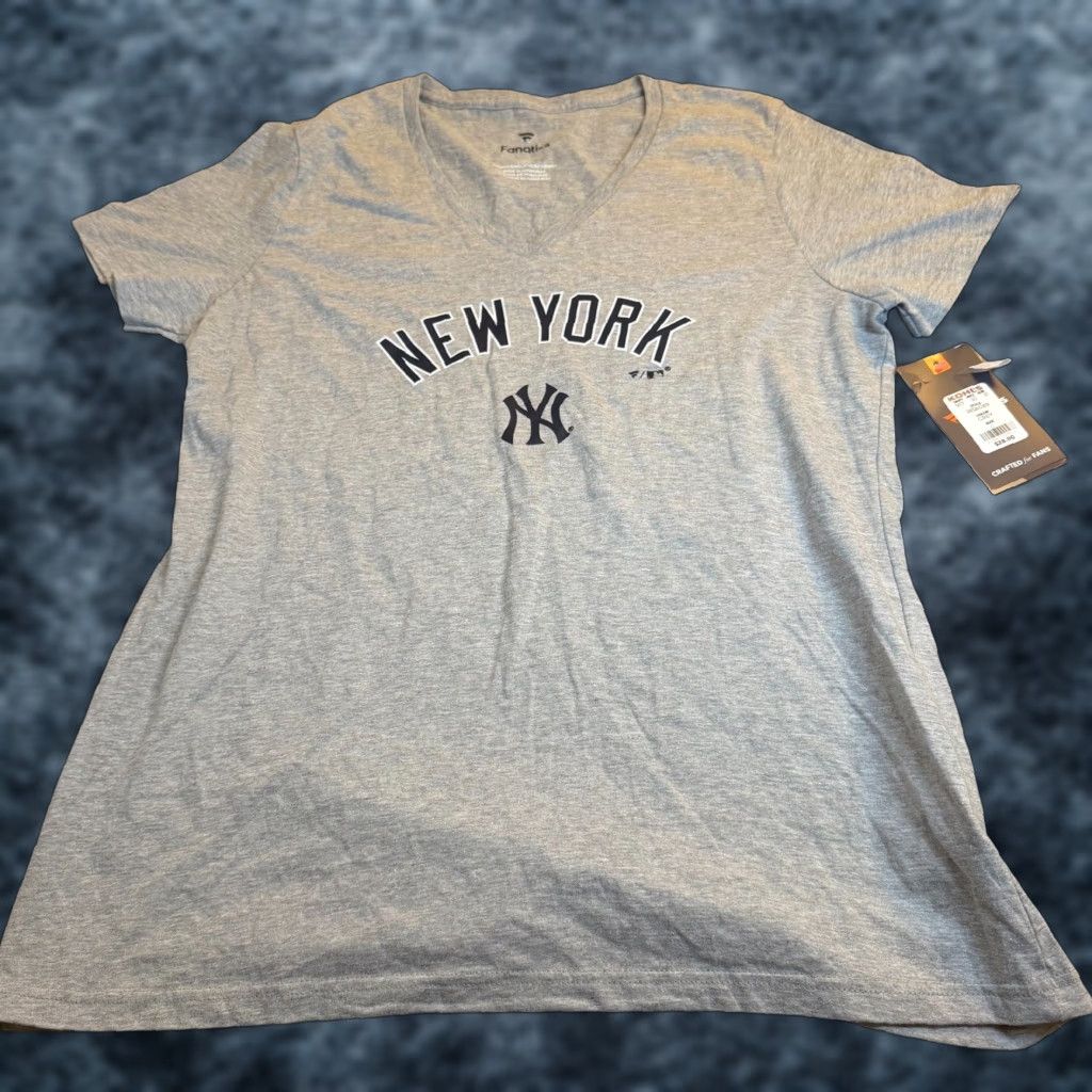 Vintage Fanatics New York Yankees V-Neck T Shirt Womens Large MLB Gray V-Neck Short Sleeve Casual Pullover Shirt Size L / US 10 / IT 46 - 1 Thumbnail