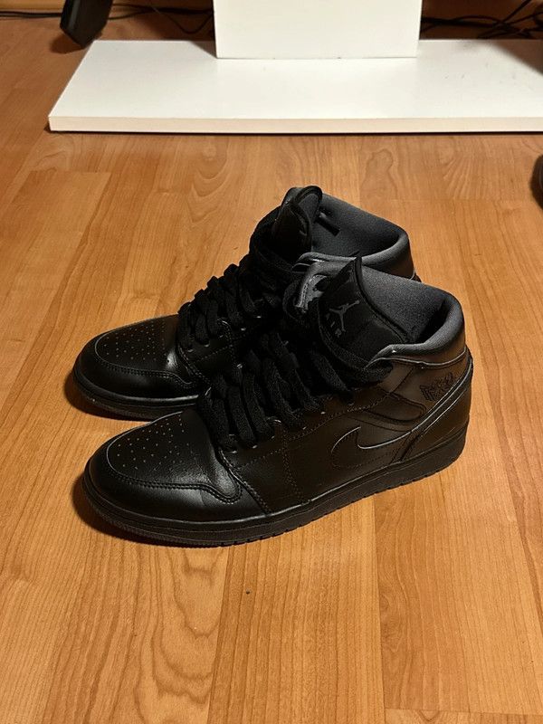 Jordan Brand Nike Air Jordan 1 Mid triple black Size US 8 / EU 41 - 3 Thumbnail