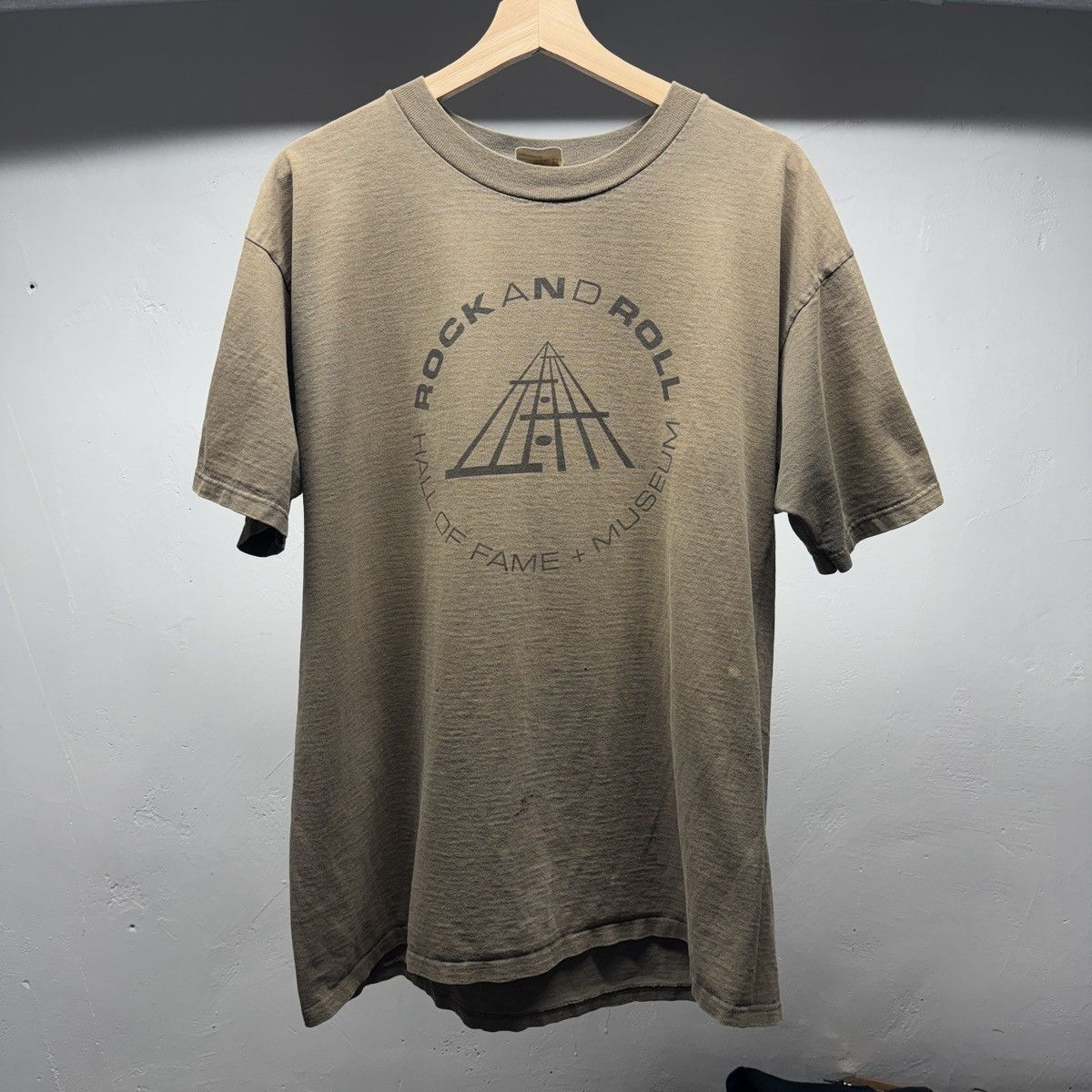 Vintage Thrashed Distressed Rock & Roll Museum Shirt ERD Grunge Size US XL / EU 56 / 4 - 1 Thumbnail
