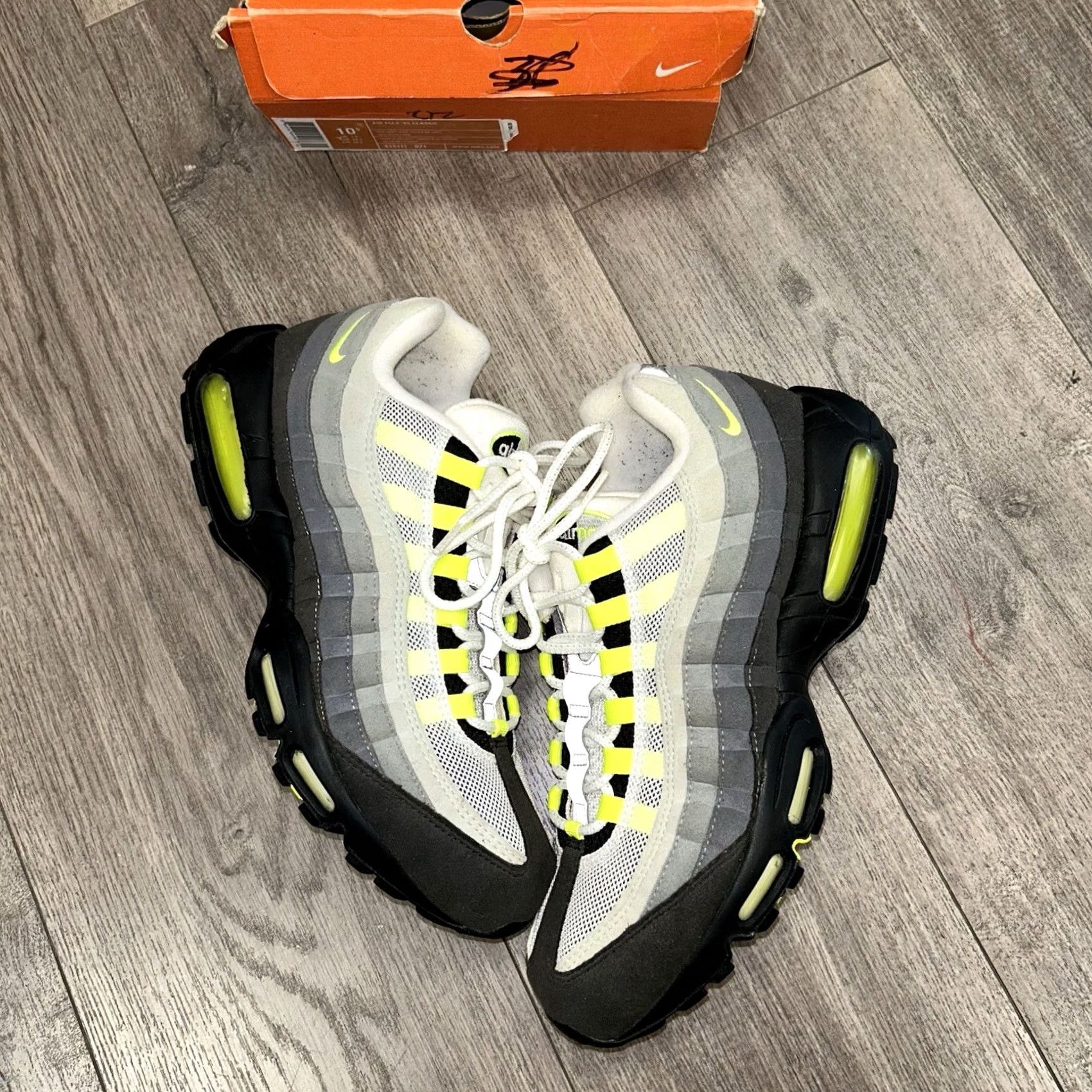 Nike Nike Air Max 95 Neon OG Sneaker Men's 10.5 Gray 2005 Used With Box Vietnam 313111-071 Vintage Size US 10 / EU 43 - 4 Thumbnail