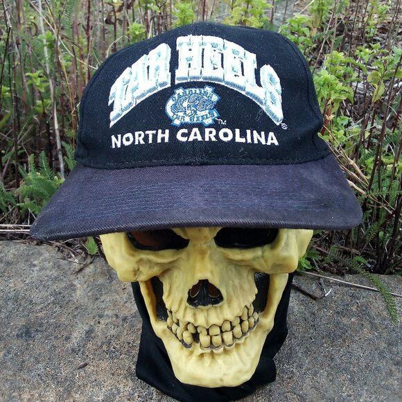 NCAA × Vintage Vintage North Carolina Tar Heels Two Tone Snap Back Hat Size ONE SIZE - 1 Thumbnail