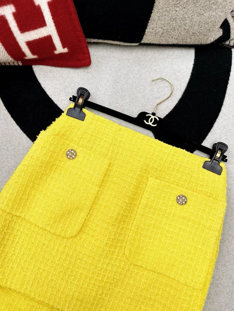 Chanel Chanel 22s spring and summer yellow skirt Size 24" / US 00 / IT 34 - 7 Thumbnail