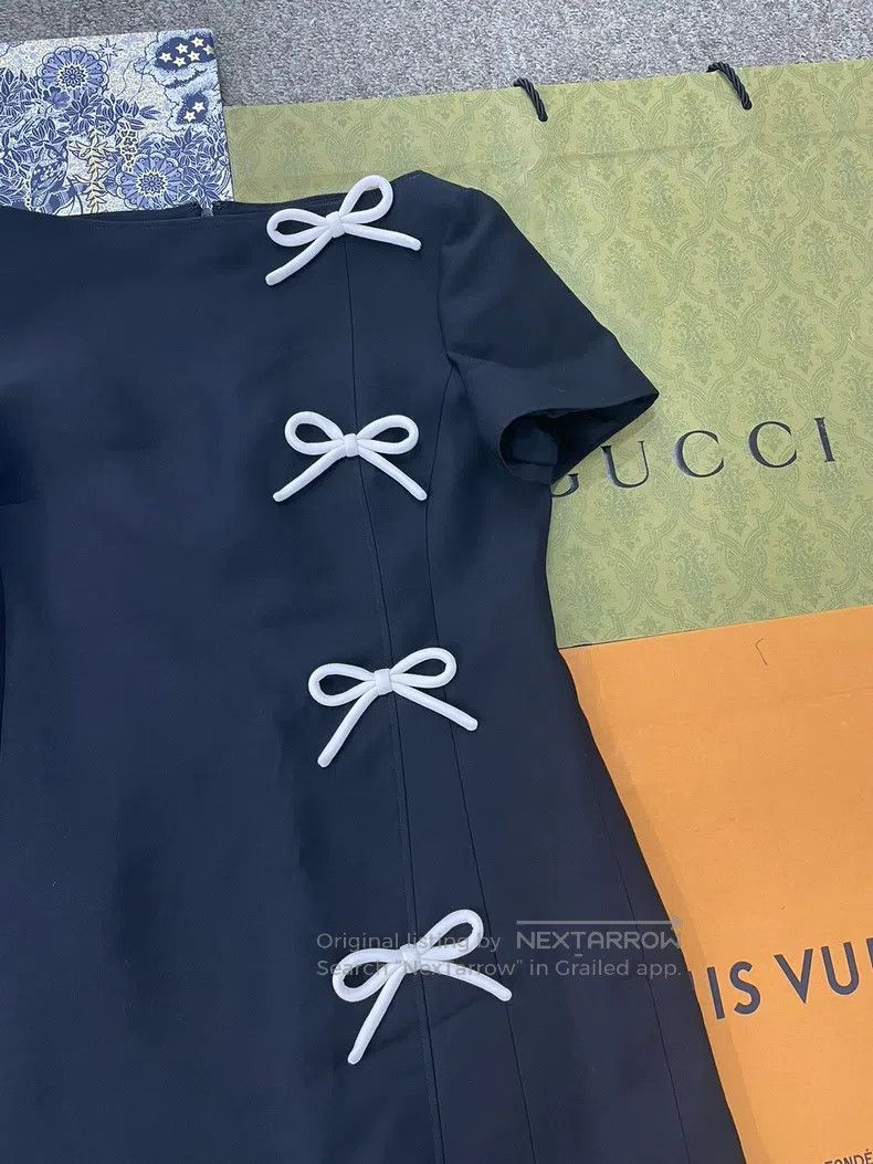 Valentino Valentino Dress with a small black bow Size M / US 6-8 / IT 42-44 - 2 Thumbnail