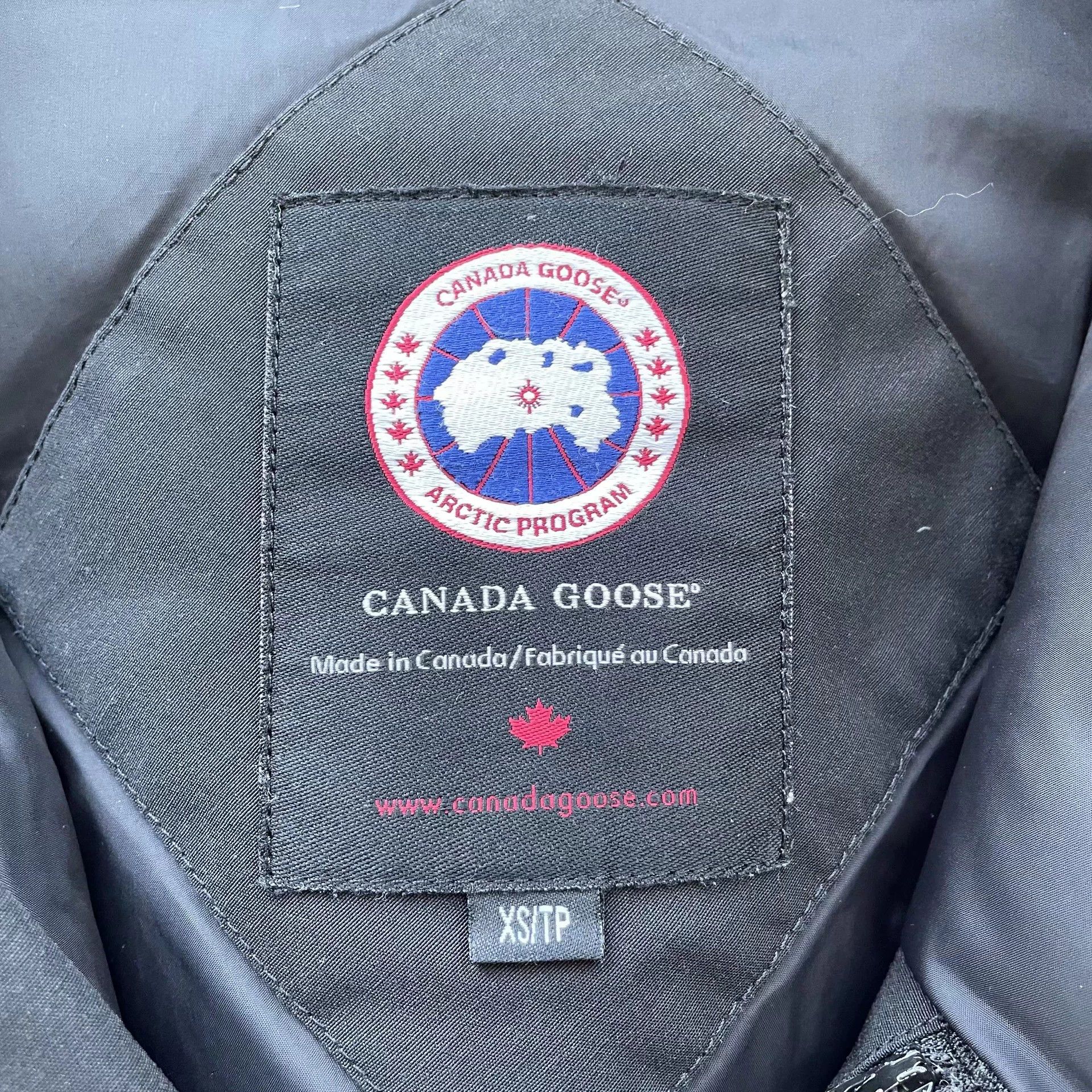 Canada Goose 9/10 Canada Goose unisex black down jacket XS Size US XS / EU 42 / 0 - 4 Thumbnail