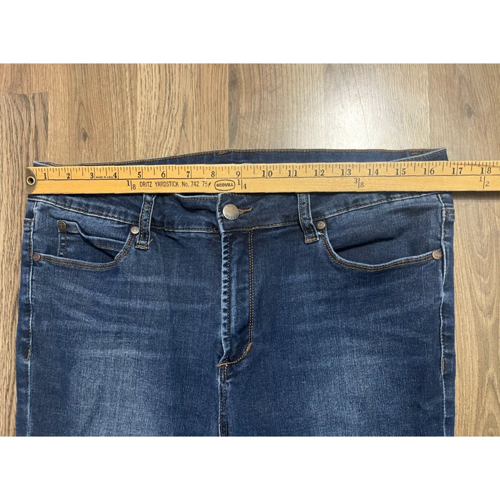 Vintage Tahari Jeans Women's Size 12 Denim Blue Skinny Pockets Regular 28.5 Inseam 34 Waist Size 34" / US 12 / IT 48 - 4 Thumbnail