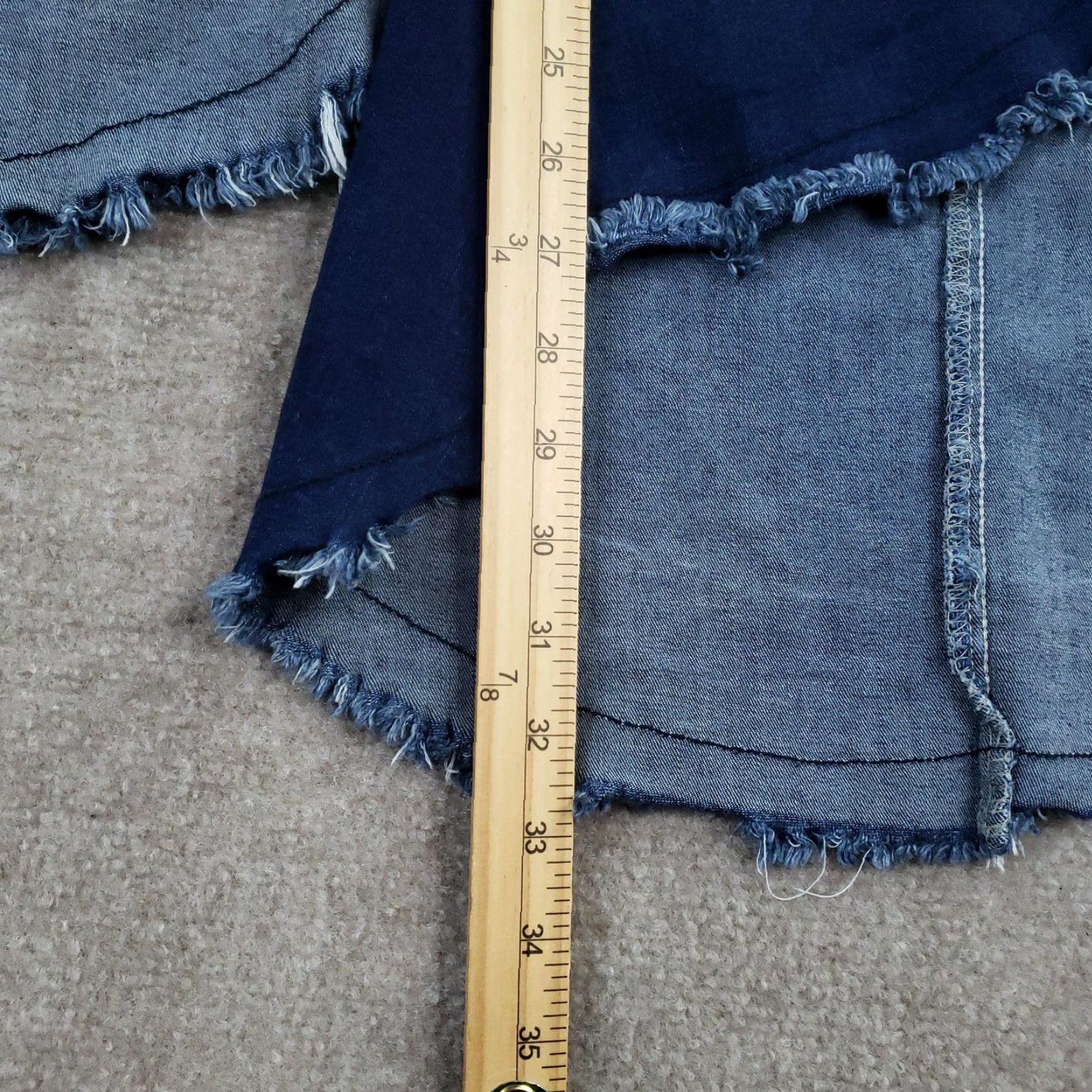Vintage Judy Blue Jeans Womens High Rise Blue Super Flare Bell Bottoms 28 32 Inseam Distressed Stretch Raw Hem Fringe Zipper Jeans Boys? Size 28" / US 6 / IT 42 - 3 Thumbnail