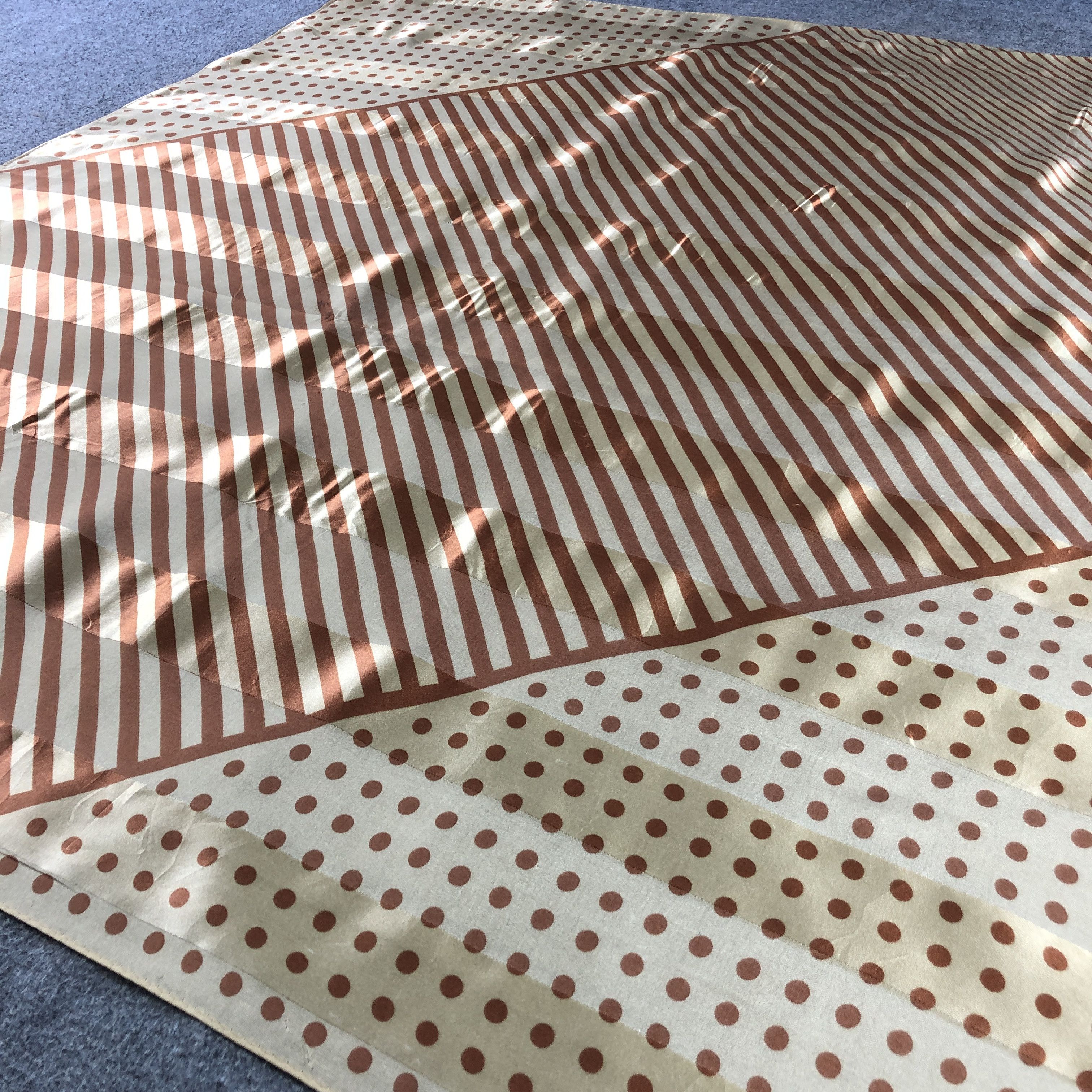 Mario Valentino Vintage Mario Valentino Slit Thread Silk Scarf M1235 Size ONE SIZE - 3 Thumbnail